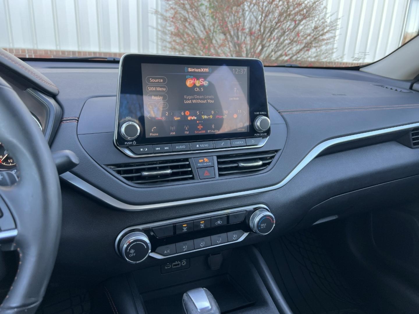 2022 BLACK /Black Leather Nissan Altima 2.5 SR (1N4BL4CVXNN) with an 2.5L 4 Cyl. engine, CVT transmission, located at 2990 Old Orchard Rd., Jackson, MO, 63755, 37.354214, -89.612106 - 2022 Nissan Altima SR 82xxx miles Front Wheel Drive 2.5L 4 Cyl. Automatic Leather Backup Camera Power Driver Seat Bluetooth Remote Start Cruise Power Windows/Locks/Mirrors We have financing available and we accept trades! Fill out a credit application on our website or come by today! If - Photo#23