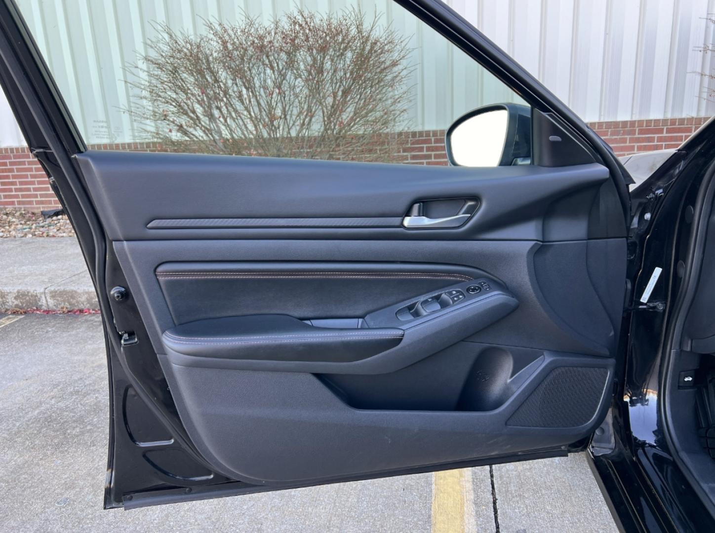 2022 BLACK /Black Leather Nissan Altima 2.5 SR (1N4BL4CVXNN) with an 2.5L 4 Cyl. engine, CVT transmission, located at 2990 Old Orchard Rd., Jackson, MO, 63755, 37.354214, -89.612106 - 2022 Nissan Altima SR 82xxx miles Front Wheel Drive 2.5L 4 Cyl. Automatic Leather Backup Camera Power Driver Seat Bluetooth Remote Start Cruise Power Windows/Locks/Mirrors We have financing available and we accept trades! Fill out a credit application on our website or come by today! If - Photo#12