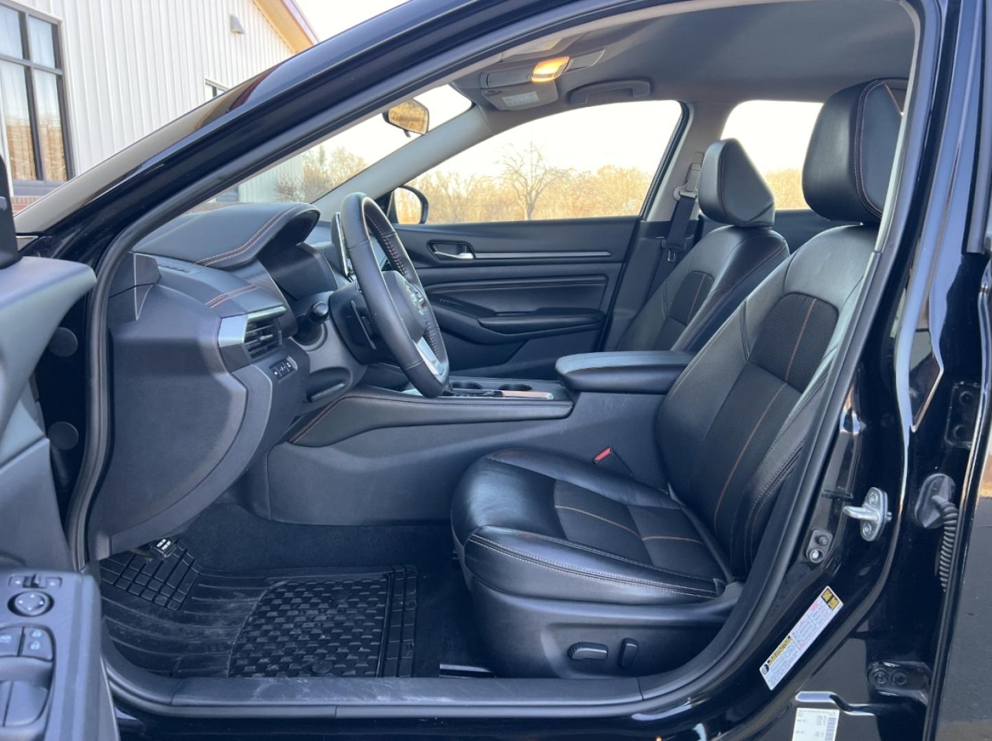 2022 BLACK /Black Leather Nissan Altima 2.5 SR (1N4BL4CVXNN) with an 2.5L 4 Cyl. engine, CVT transmission, located at 2990 Old Orchard Rd., Jackson, MO, 63755, 37.354214, -89.612106 - 2022 Nissan Altima SR 82xxx miles Front Wheel Drive 2.5L 4 Cyl. Automatic Leather Backup Camera Power Driver Seat Bluetooth Remote Start Cruise Power Windows/Locks/Mirrors We have financing available and we accept trades! Fill out a credit application on our website or come by today! If - Photo#13