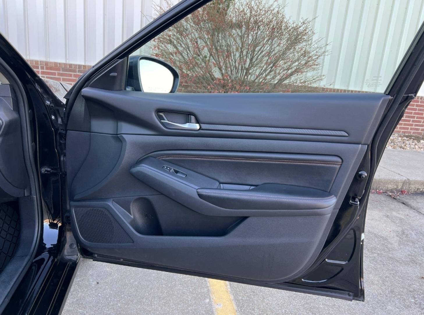 2022 BLACK /Black Leather Nissan Altima 2.5 SR (1N4BL4CVXNN) with an 2.5L 4 Cyl. engine, CVT transmission, located at 2990 Old Orchard Rd., Jackson, MO, 63755, 37.354214, -89.612106 - 2022 Nissan Altima SR 82xxx miles Front Wheel Drive 2.5L 4 Cyl. Automatic Leather Backup Camera Power Driver Seat Bluetooth Remote Start Cruise Power Windows/Locks/Mirrors We have financing available and we accept trades! Fill out a credit application on our website or come by today! If - Photo#14