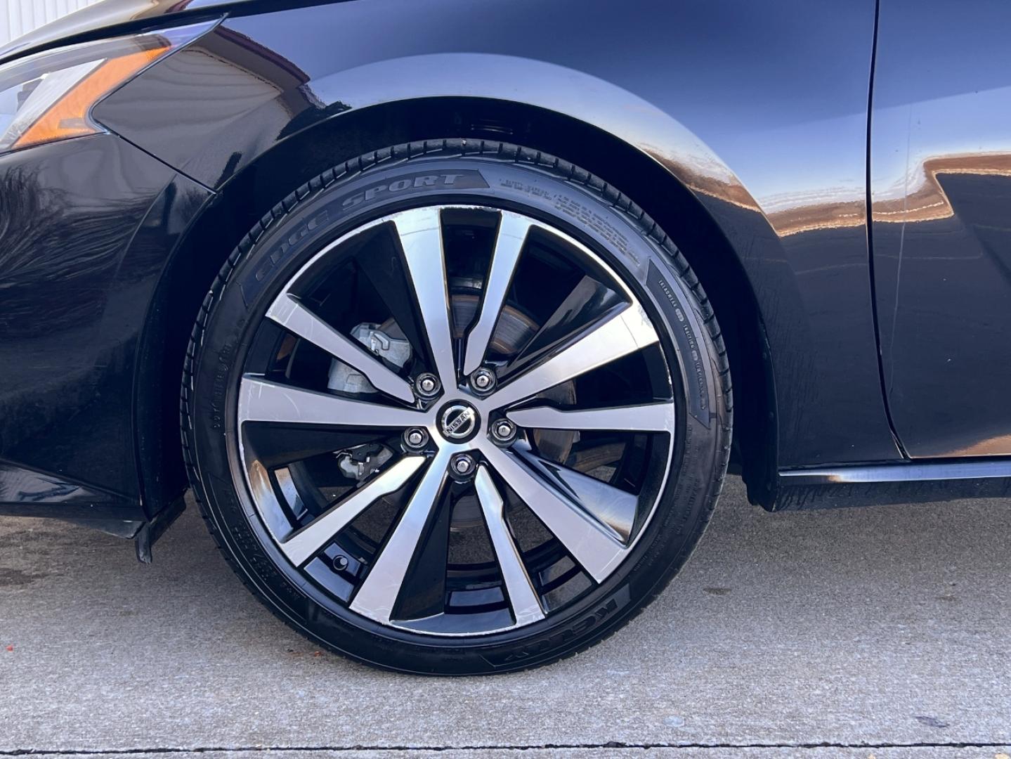 2022 BLACK /Black Leather Nissan Altima 2.5 SR (1N4BL4CVXNN) with an 2.5L 4 Cyl. engine, CVT transmission, located at 2990 Old Orchard Rd., Jackson, MO, 63755, 37.354214, -89.612106 - 2022 Nissan Altima SR 82xxx miles Front Wheel Drive 2.5L 4 Cyl. Automatic Leather Backup Camera Power Driver Seat Bluetooth Remote Start Cruise Power Windows/Locks/Mirrors We have financing available and we accept trades! Fill out a credit application on our website or come by today! If - Photo#33