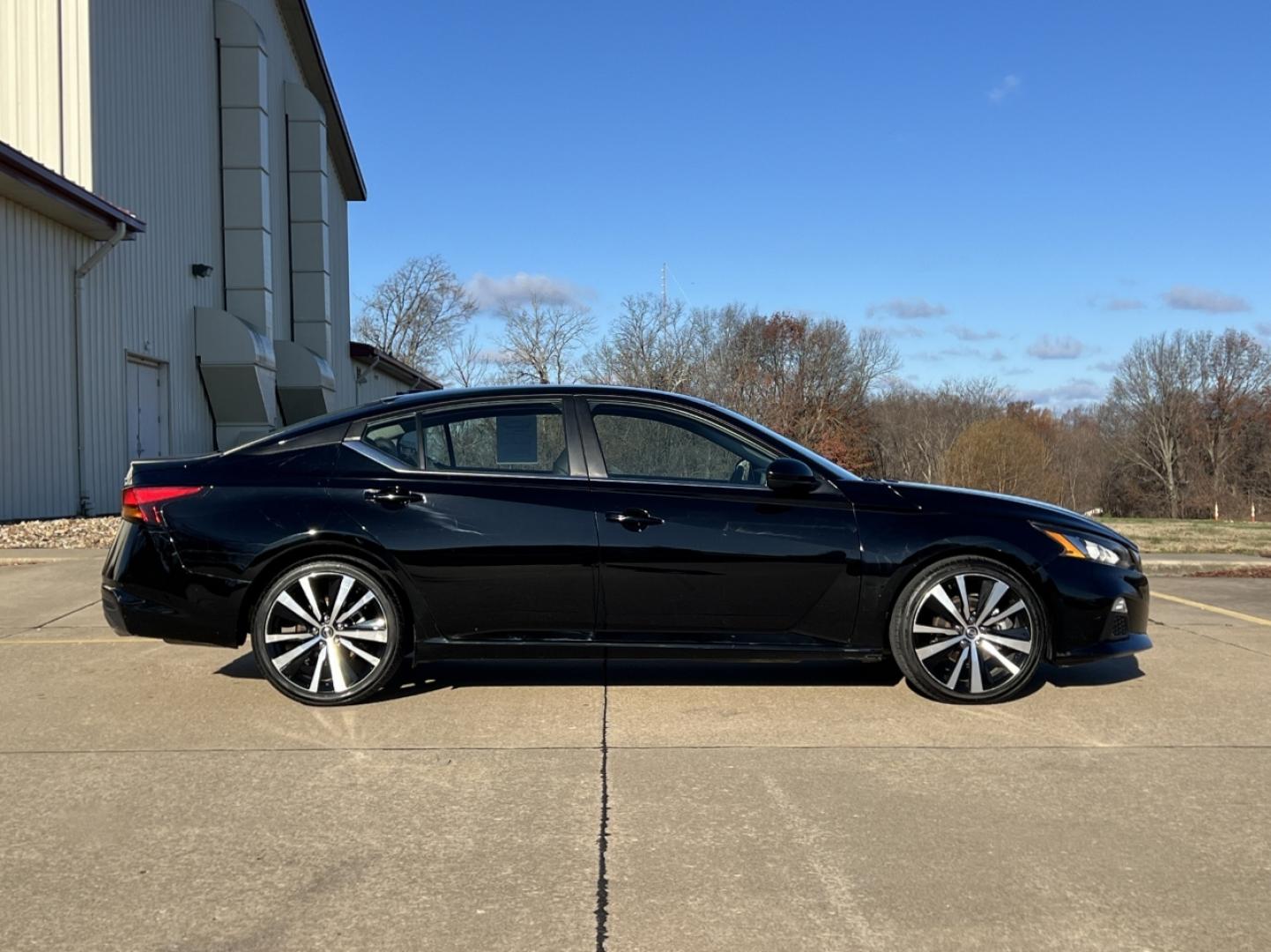 2022 BLACK /Black Leather Nissan Altima 2.5 SR (1N4BL4CVXNN) with an 2.5L 4 Cyl. engine, CVT transmission, located at 2990 Old Orchard Rd., Jackson, MO, 63755, 37.354214, -89.612106 - 2022 Nissan Altima SR 82xxx miles Front Wheel Drive 2.5L 4 Cyl. Automatic Leather Backup Camera Power Driver Seat Bluetooth Remote Start Cruise Power Windows/Locks/Mirrors We have financing available and we accept trades! Fill out a credit application on our website or come by today! If - Photo#7
