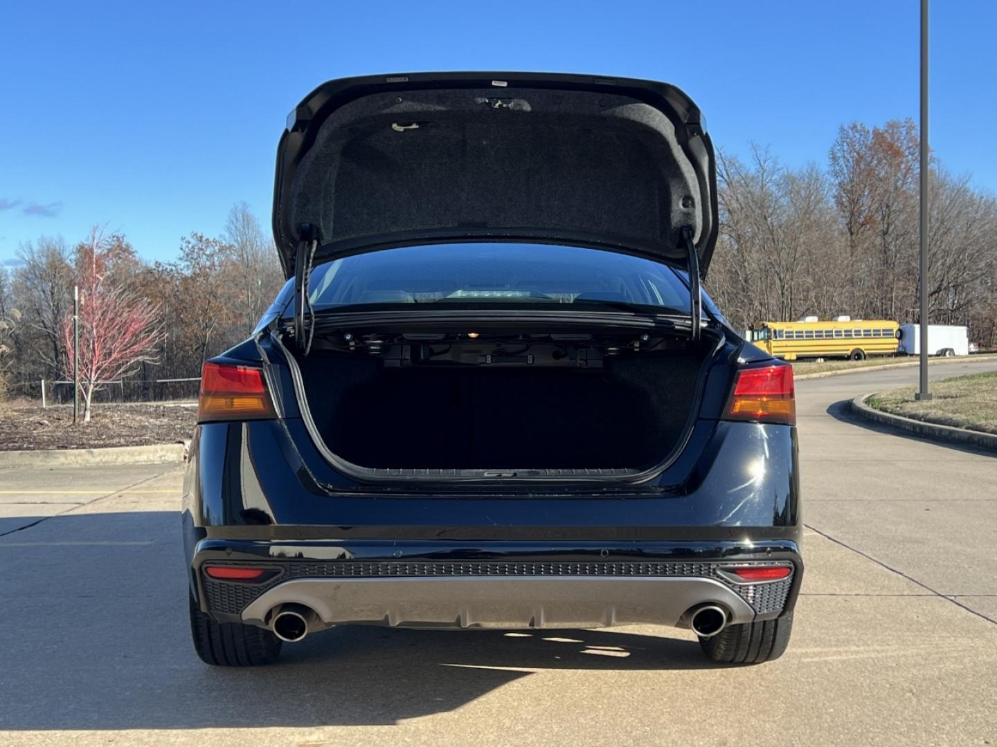 2022 BLACK /Black Leather Nissan Altima 2.5 SR (1N4BL4CVXNN) with an 2.5L 4 Cyl. engine, CVT transmission, located at 2990 Old Orchard Rd., Jackson, MO, 63755, 37.354214, -89.612106 - 2022 Nissan Altima SR 82xxx miles Front Wheel Drive 2.5L 4 Cyl. Automatic Leather Backup Camera Power Driver Seat Bluetooth Remote Start Cruise Power Windows/Locks/Mirrors We have financing available and we accept trades! Fill out a credit application on our website or come by today! If - Photo#18