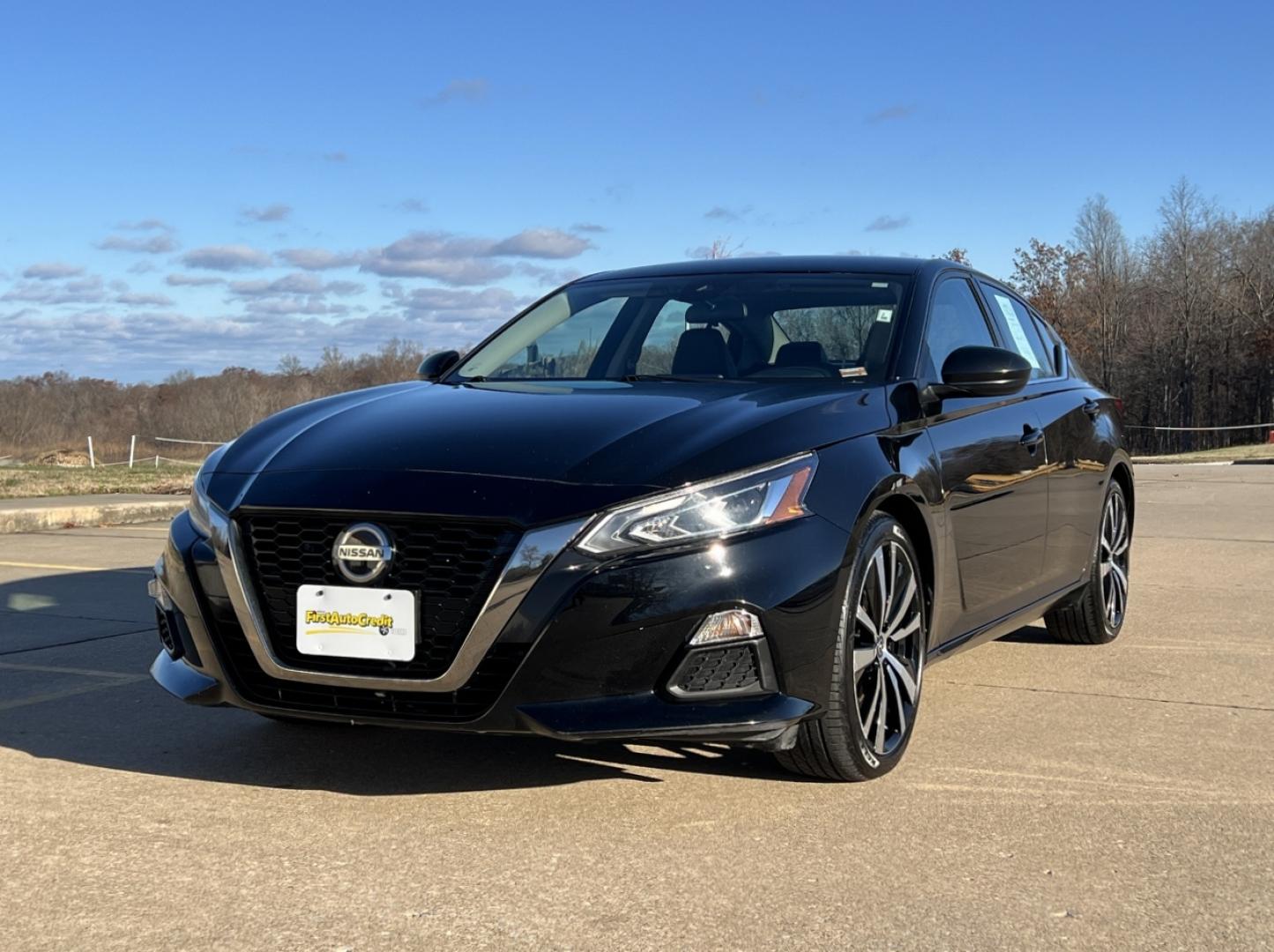 2022 BLACK /Black Leather Nissan Altima 2.5 SR (1N4BL4CVXNN) with an 2.5L 4 Cyl. engine, CVT transmission, located at 2990 Old Orchard Rd., Jackson, MO, 63755, 37.354214, -89.612106 - 2022 Nissan Altima SR 82xxx miles Front Wheel Drive 2.5L 4 Cyl. Automatic Leather Backup Camera Power Driver Seat Bluetooth Remote Start Cruise Power Windows/Locks/Mirrors We have financing available and we accept trades! Fill out a credit application on our website or come by today! If - Photo#5