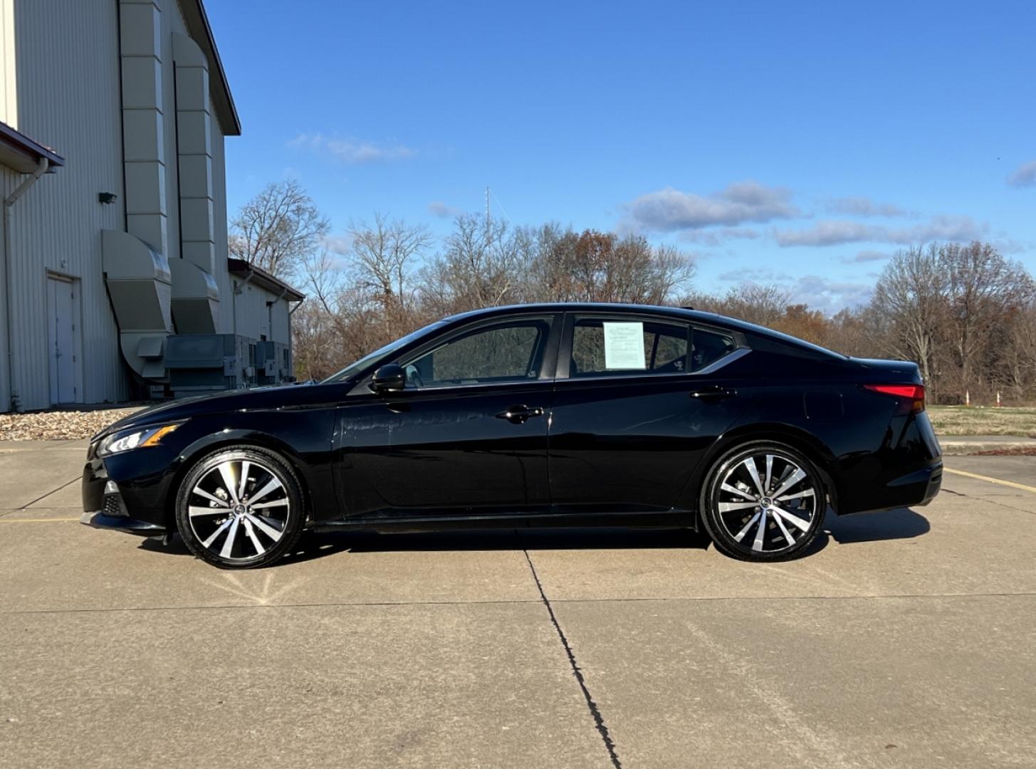 2022 BLACK /Black Leather Nissan Altima 2.5 SR (1N4BL4CVXNN) with an 2.5L 4 Cyl. engine, CVT transmission, located at 2990 Old Orchard Rd., Jackson, MO, 63755, 37.354214, -89.612106 - 2022 Nissan Altima SR 82xxx miles Front Wheel Drive 2.5L 4 Cyl. Automatic Leather Backup Camera Power Driver Seat Bluetooth Remote Start Cruise Power Windows/Locks/Mirrors We have financing available and we accept trades! Fill out a credit application on our website or come by today! If - Photo#6