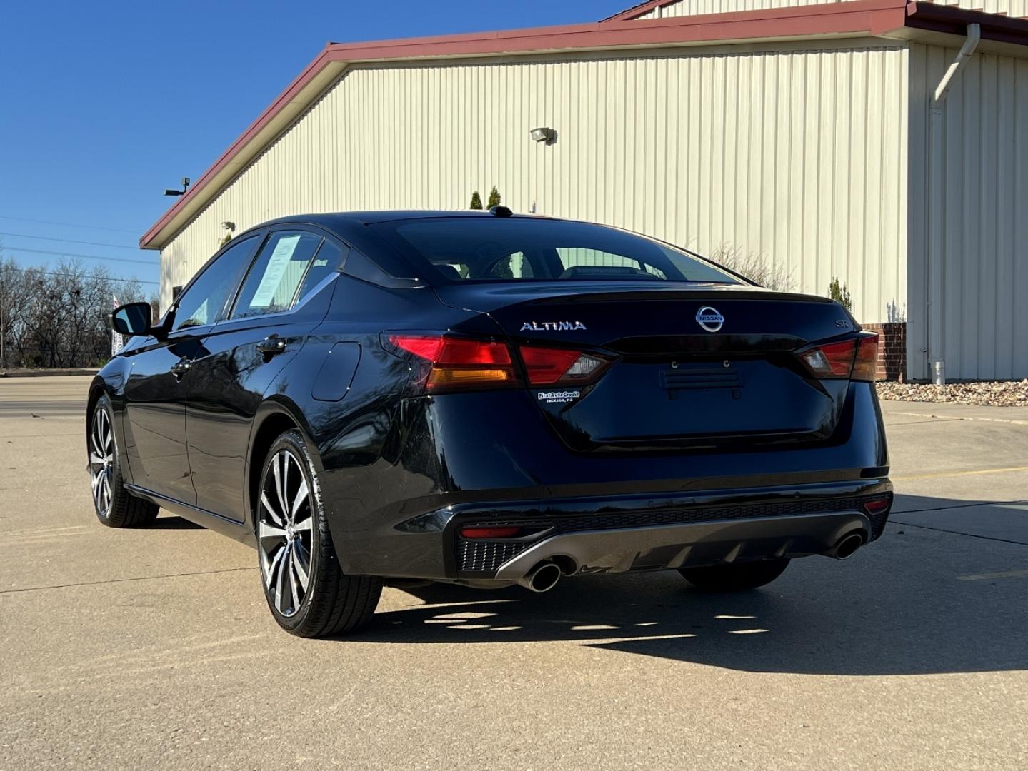 2022 BLACK /Black Leather Nissan Altima 2.5 SR (1N4BL4CVXNN) with an 2.5L 4 Cyl. engine, CVT transmission, located at 2990 Old Orchard Rd., Jackson, MO, 63755, 37.354214, -89.612106 - 2022 Nissan Altima SR 82xxx miles Front Wheel Drive 2.5L 4 Cyl. Automatic Leather Backup Camera Power Driver Seat Bluetooth Remote Start Cruise Power Windows/Locks/Mirrors We have financing available and we accept trades! Fill out a credit application on our website or come by today! If - Photo#9