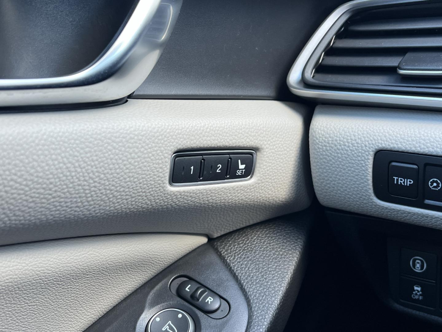 2020 GOLD /Tan Leather Honda Accord EX-L (1HGCV1F54LA) with an 1.5L 4 Cyl. TURBO engine, Automatic transmission, located at 2990 Old Orchard Rd., Jackson, MO, 63755, 37.354214, -89.612106 - 2020 Honda Accord EX-L 123xxx miles Front Wheel Drive 1.5L 4 Cyl. Automatic Leather Backup Camera Power/Heated Seats Sunroof Bluetooth Remote Start Cruise Power Windows/Locks/Mirrors We have financing available and we accept trades! Fill out a credit application on our website or come b - Photo#30