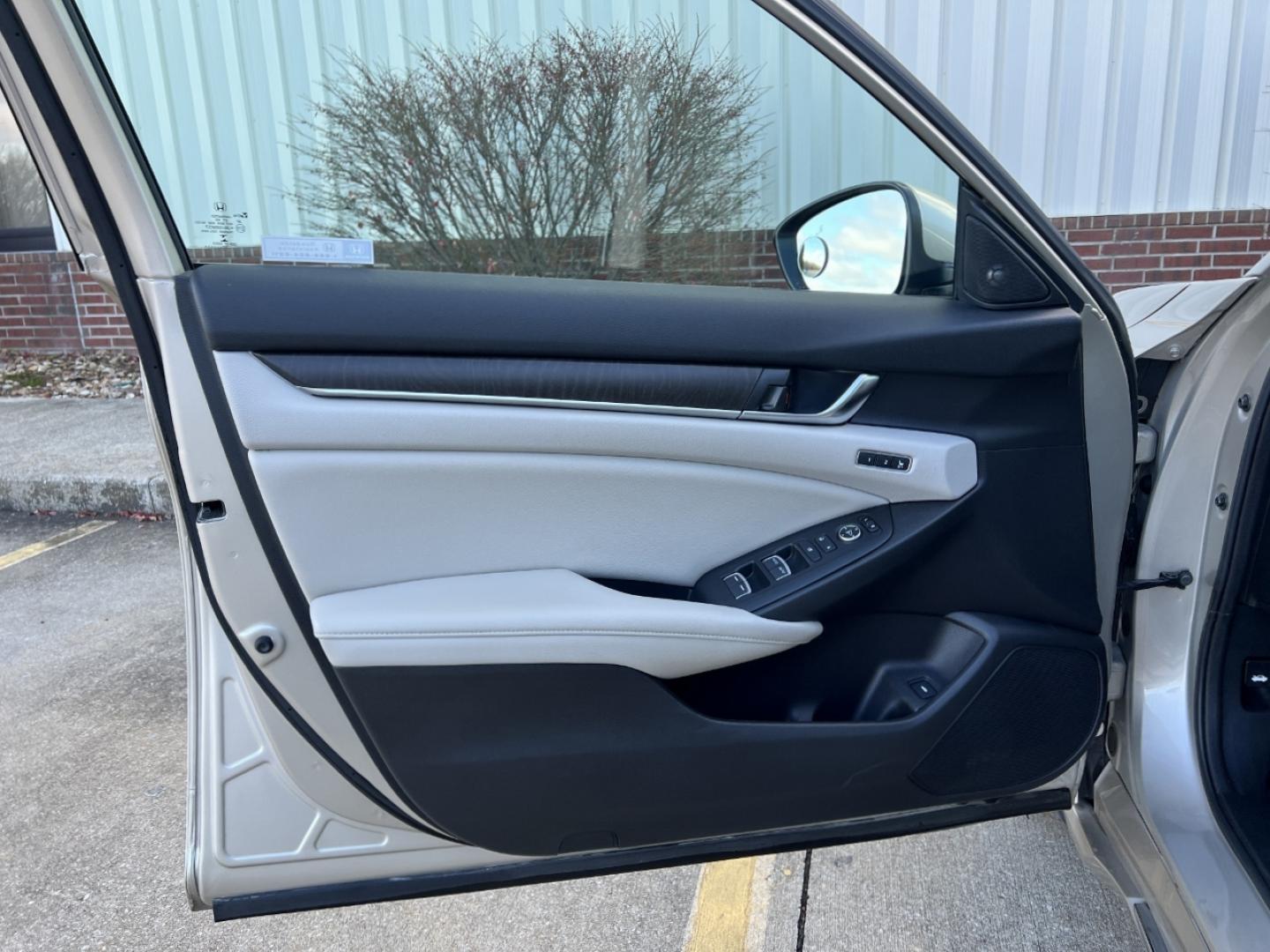 2020 GOLD /Tan Leather Honda Accord EX-L (1HGCV1F54LA) with an 1.5L 4 Cyl. TURBO engine, Automatic transmission, located at 2990 Old Orchard Rd., Jackson, MO, 63755, 37.354214, -89.612106 - 2020 Honda Accord EX-L 123xxx miles Front Wheel Drive 1.5L 4 Cyl. Automatic Leather Backup Camera Power/Heated Seats Sunroof Bluetooth Remote Start Cruise Power Windows/Locks/Mirrors We have financing available and we accept trades! Fill out a credit application on our website or come b - Photo#14