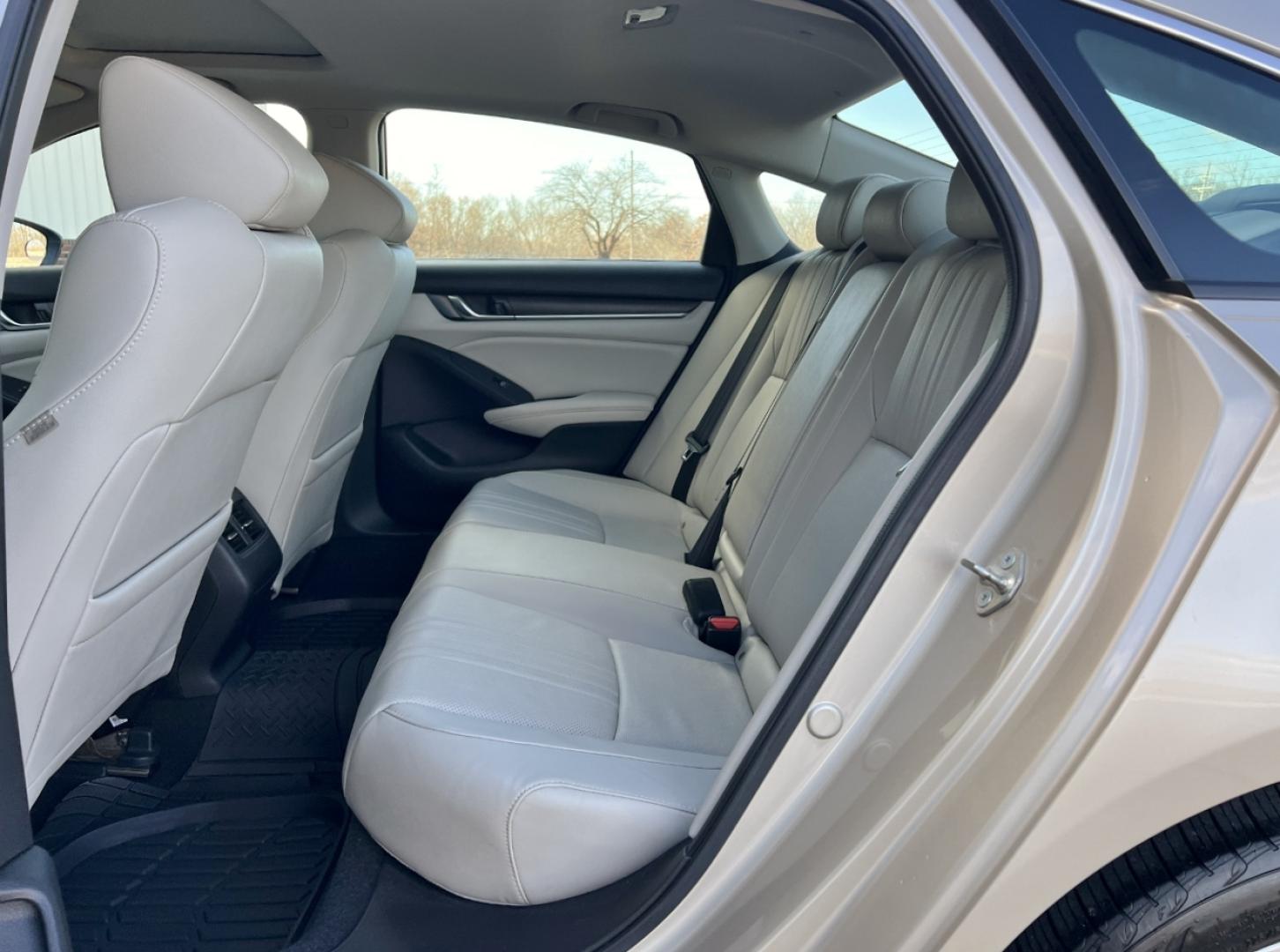 2020 GOLD /Tan Leather Honda Accord EX-L (1HGCV1F54LA) with an 1.5L 4 Cyl. TURBO engine, Automatic transmission, located at 2990 Old Orchard Rd., Jackson, MO, 63755, 37.354214, -89.612106 - 2020 Honda Accord EX-L 123xxx miles Front Wheel Drive 1.5L 4 Cyl. Automatic Leather Backup Camera Power/Heated Seats Sunroof Bluetooth Remote Start Cruise Power Windows/Locks/Mirrors We have financing available and we accept trades! Fill out a credit application on our website or come b - Photo#18