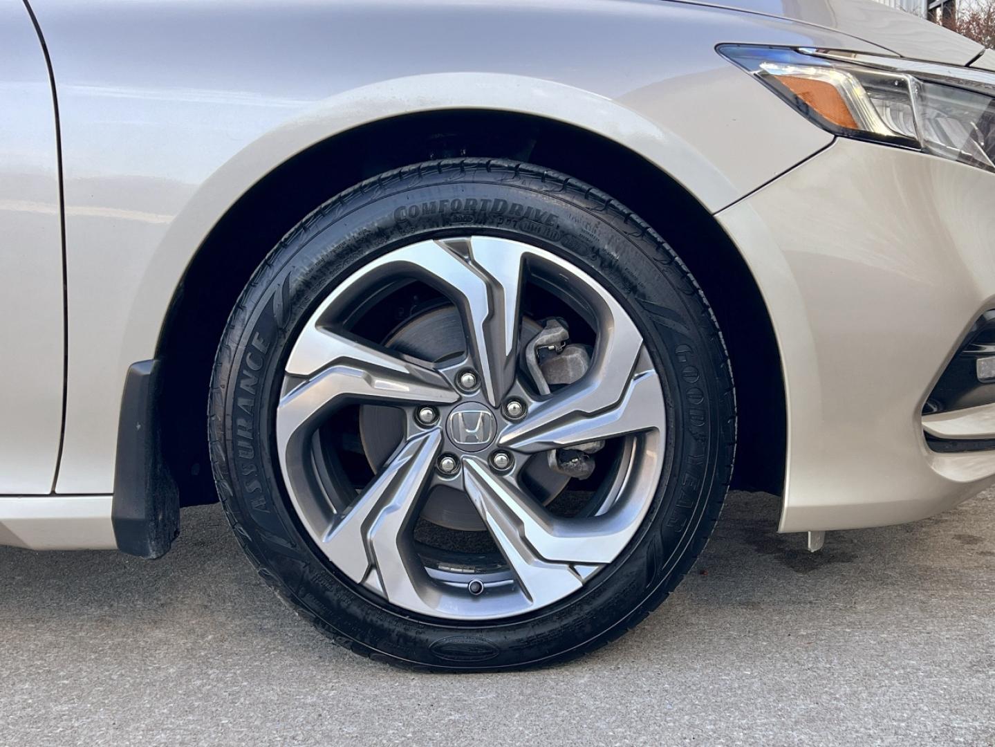 2020 GOLD /Tan Leather Honda Accord EX-L (1HGCV1F54LA) with an 1.5L 4 Cyl. TURBO engine, Automatic transmission, located at 2990 Old Orchard Rd., Jackson, MO, 63755, 37.354214, -89.612106 - 2020 Honda Accord EX-L 123xxx miles Front Wheel Drive 1.5L 4 Cyl. Automatic Leather Backup Camera Power/Heated Seats Sunroof Bluetooth Remote Start Cruise Power Windows/Locks/Mirrors We have financing available and we accept trades! Fill out a credit application on our website or come b - Photo#42