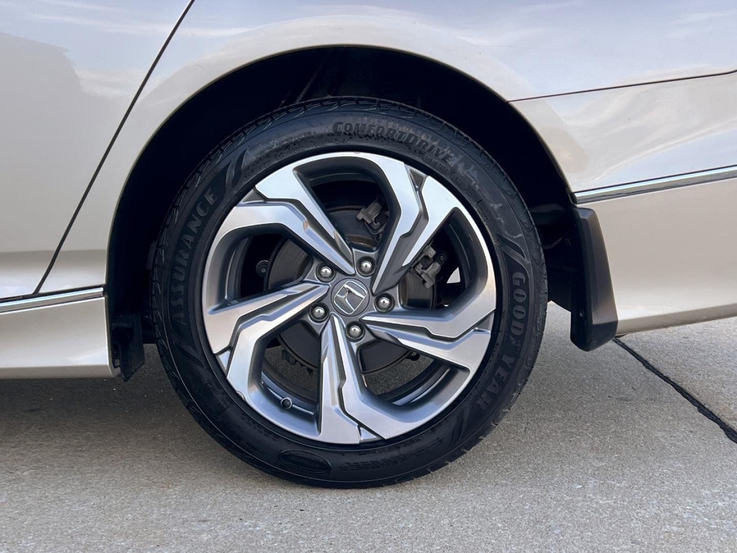 2020 GOLD /Tan Leather Honda Accord EX-L (1HGCV1F54LA) with an 1.5L 4 Cyl. TURBO engine, Automatic transmission, located at 2990 Old Orchard Rd., Jackson, MO, 63755, 37.354214, -89.612106 - 2020 Honda Accord EX-L 123xxx miles Front Wheel Drive 1.5L 4 Cyl. Automatic Leather Backup Camera Power/Heated Seats Sunroof Bluetooth Remote Start Cruise Power Windows/Locks/Mirrors We have financing available and we accept trades! Fill out a credit application on our website or come b - Photo#40