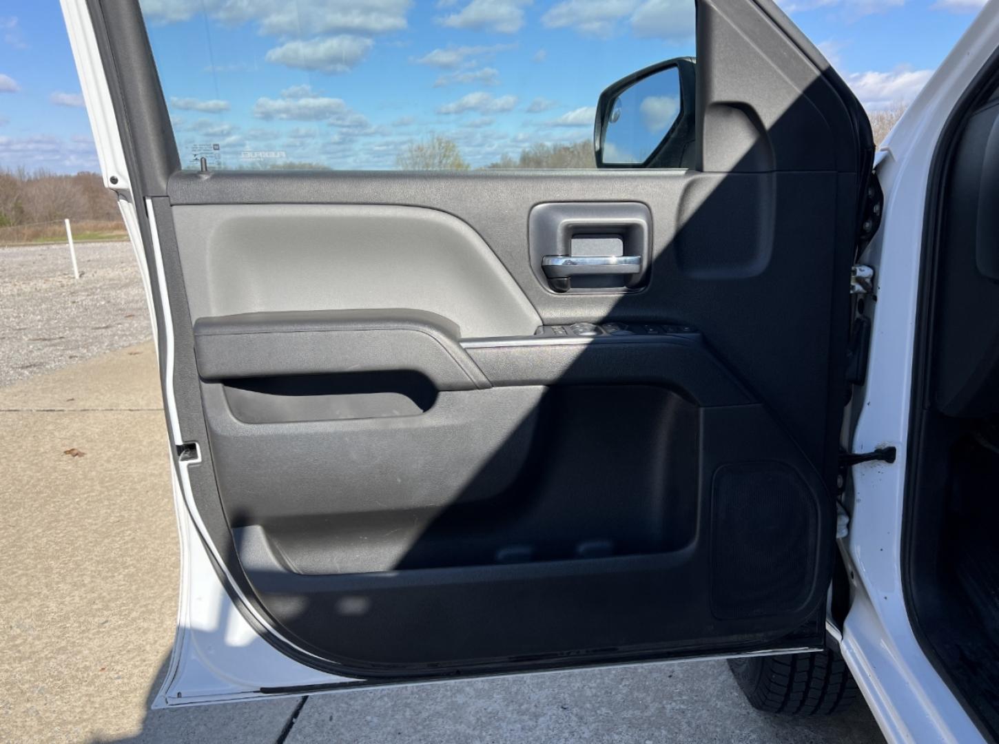 2018 WHITE /Gray Cloth Chevrolet Silverado 2500HD Work Truck Crew Cab 2WD (1GC1CUEG9JF) with an 6.0L V8 engine, Automatic transmission, located at 2990 Old Orchard Rd., Jackson, MO, 63755, 37.354214, -89.612106 - 2018 Chevrolet Silverado 2500HD 1-Owner 268xxx miles Rear Wheel Drive 6.0L V8 Automatic Cruise Power Windows/Locks/Mirrors We have financing available and we accept trades! Fill out a credit application on our website or come by today! If you have any questions, give us a call at (573) 204- - Photo#9