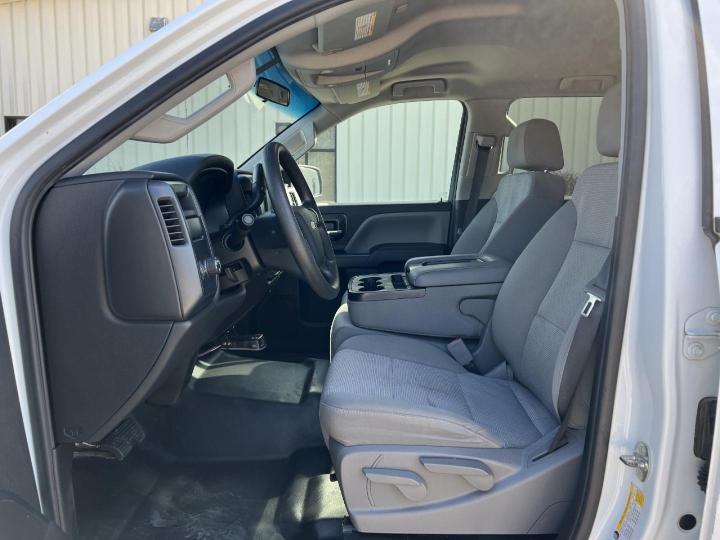 2018 WHITE /Gray Cloth Chevrolet Silverado 2500HD Work Truck Crew Cab 2WD (1GC1CUEG9JF) with an 6.0L V8 engine, Automatic transmission, located at 2990 Old Orchard Rd., Jackson, MO, 63755, 37.354214, -89.612106 - 2018 Chevrolet Silverado 2500HD 1-Owner 268xxx miles Rear Wheel Drive 6.0L V8 Automatic Cruise Power Windows/Locks/Mirrors We have financing available and we accept trades! Fill out a credit application on our website or come by today! If you have any questions, give us a call at (573) 204- - Photo#10