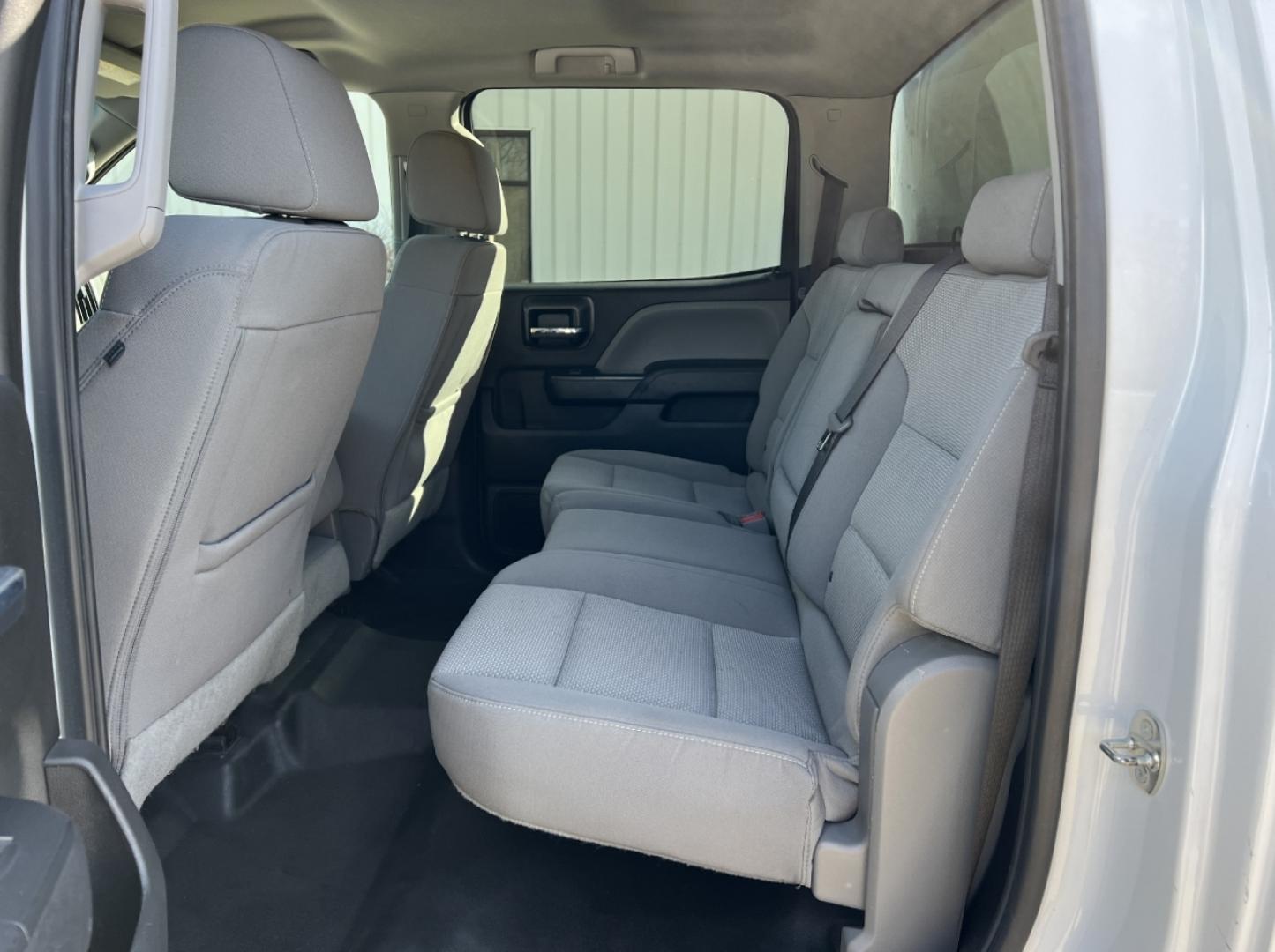 2018 WHITE /Gray Cloth Chevrolet Silverado 2500HD Work Truck Crew Cab 2WD (1GC1CUEG9JF) with an 6.0L V8 engine, Automatic transmission, located at 2990 Old Orchard Rd., Jackson, MO, 63755, 37.354214, -89.612106 - 2018 Chevrolet Silverado 2500HD 1-Owner 268xxx miles Rear Wheel Drive 6.0L V8 Automatic Cruise Power Windows/Locks/Mirrors We have financing available and we accept trades! Fill out a credit application on our website or come by today! If you have any questions, give us a call at (573) 204- - Photo#11