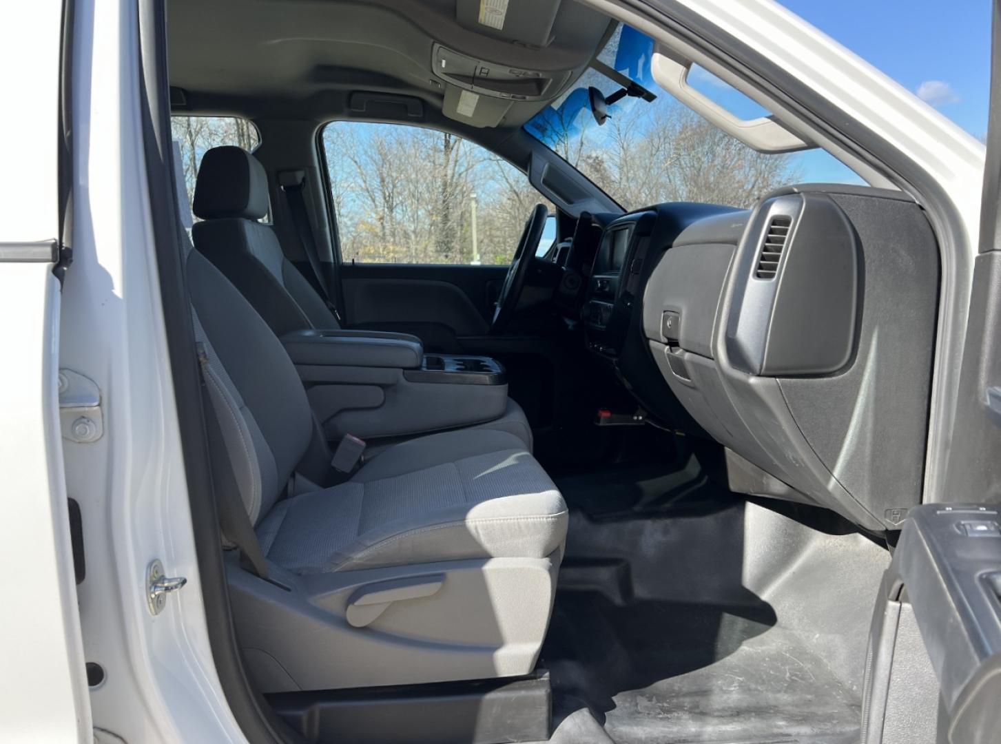 2018 WHITE /Gray Cloth Chevrolet Silverado 2500HD Work Truck Crew Cab 2WD (1GC1CUEG9JF) with an 6.0L V8 engine, Automatic transmission, located at 2990 Old Orchard Rd., Jackson, MO, 63755, 37.354214, -89.612106 - 2018 Chevrolet Silverado 2500HD 1-Owner 268xxx miles Rear Wheel Drive 6.0L V8 Automatic Cruise Power Windows/Locks/Mirrors We have financing available and we accept trades! Fill out a credit application on our website or come by today! If you have any questions, give us a call at (573) 204- - Photo#13