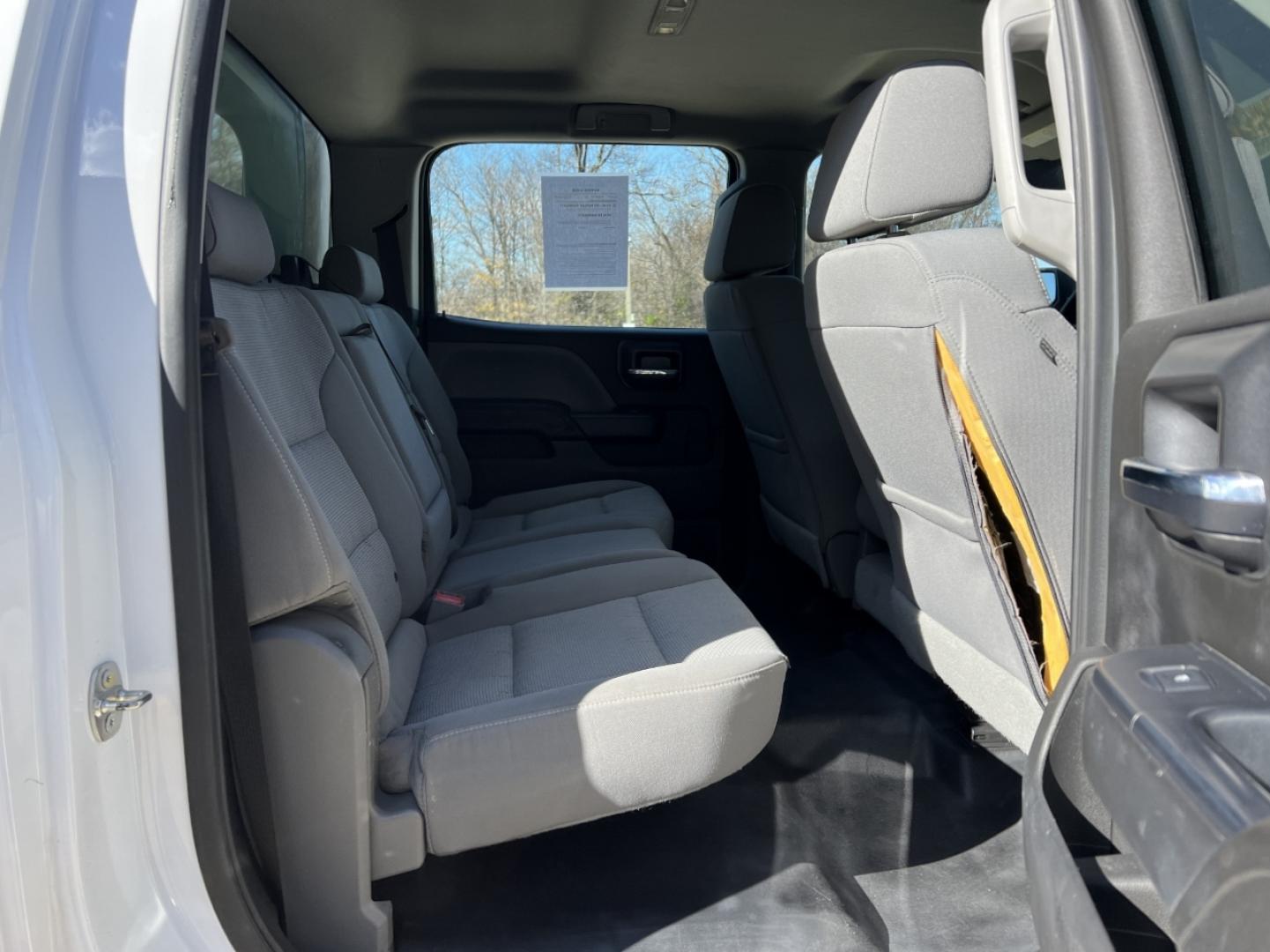 2018 WHITE /Gray Cloth Chevrolet Silverado 2500HD Work Truck Crew Cab 2WD (1GC1CUEG9JF) with an 6.0L V8 engine, Automatic transmission, located at 2990 Old Orchard Rd., Jackson, MO, 63755, 37.354214, -89.612106 - 2018 Chevrolet Silverado 2500HD 1-Owner 268xxx miles Rear Wheel Drive 6.0L V8 Automatic Cruise Power Windows/Locks/Mirrors We have financing available and we accept trades! Fill out a credit application on our website or come by today! If you have any questions, give us a call at (573) 204- - Photo#14