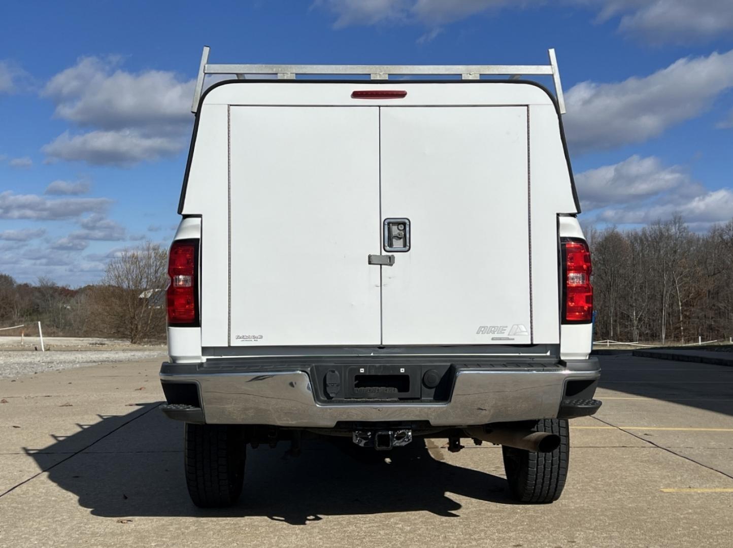 2018 WHITE /Gray Cloth Chevrolet Silverado 2500HD Work Truck Crew Cab 2WD (1GC1CUEG9JF) with an 6.0L V8 engine, Automatic transmission, located at 2990 Old Orchard Rd., Jackson, MO, 63755, 37.354214, -89.612106 - 2018 Chevrolet Silverado 2500HD 1-Owner 268xxx miles Rear Wheel Drive 6.0L V8 Automatic Cruise Power Windows/Locks/Mirrors We have financing available and we accept trades! Fill out a credit application on our website or come by today! If you have any questions, give us a call at (573) 204- - Photo#7