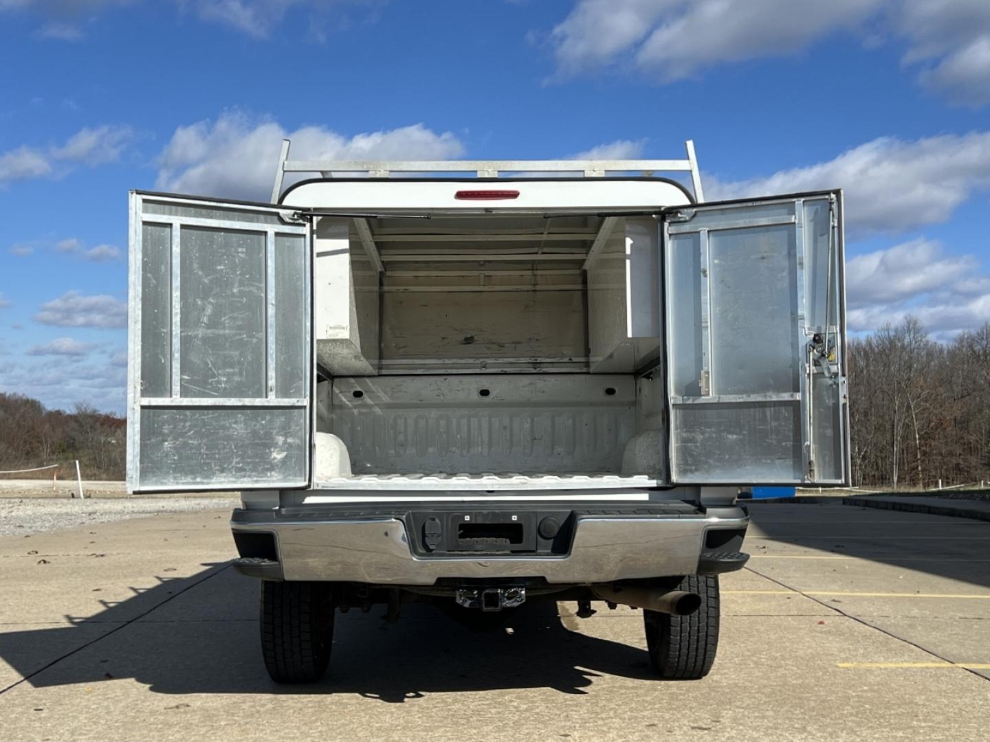 2018 WHITE /Gray Cloth Chevrolet Silverado 2500HD Work Truck Crew Cab 2WD (1GC1CUEG9JF) with an 6.0L V8 engine, Automatic transmission, located at 2990 Old Orchard Rd., Jackson, MO, 63755, 37.354214, -89.612106 - 2018 Chevrolet Silverado 2500HD 1-Owner 268xxx miles Rear Wheel Drive 6.0L V8 Automatic Cruise Power Windows/Locks/Mirrors We have financing available and we accept trades! Fill out a credit application on our website or come by today! If you have any questions, give us a call at (573) 204- - Photo#15