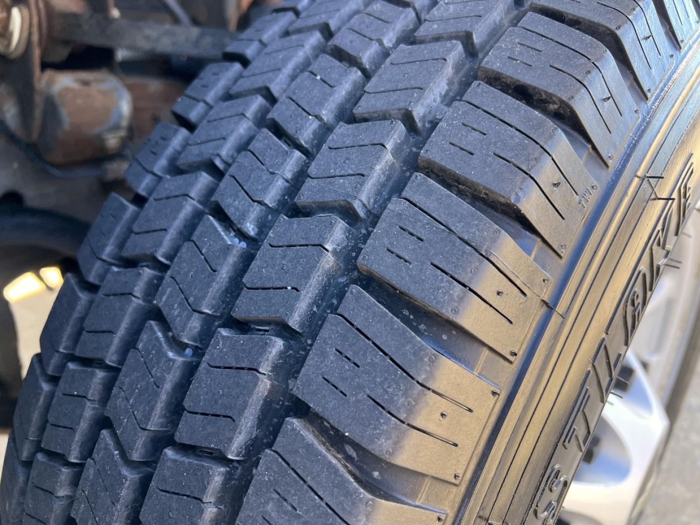 2018 WHITE /Gray Cloth Chevrolet Silverado 2500HD Work Truck Crew Cab 2WD (1GC1CUEG9JF) with an 6.0L V8 engine, Automatic transmission, located at 2990 Old Orchard Rd., Jackson, MO, 63755, 37.354214, -89.612106 - 2018 Chevrolet Silverado 2500HD 1-Owner 268xxx miles Rear Wheel Drive 6.0L V8 Automatic Cruise Power Windows/Locks/Mirrors We have financing available and we accept trades! Fill out a credit application on our website or come by today! If you have any questions, give us a call at (573) 204- - Photo#32