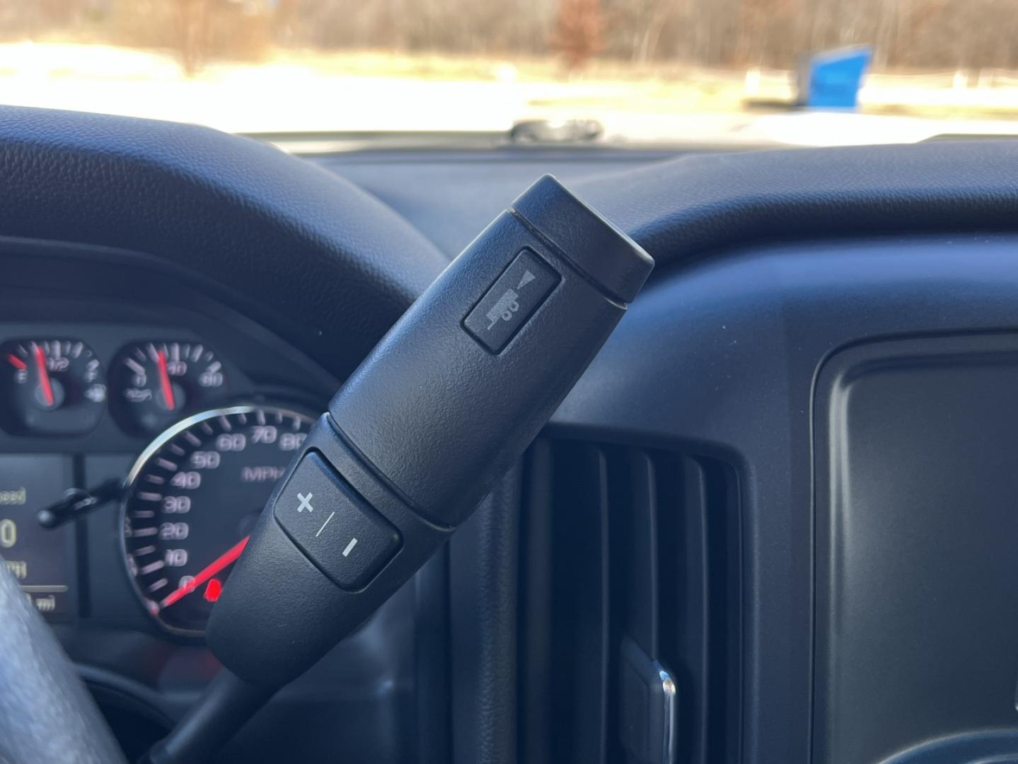 2018 WHITE /Gray Cloth Chevrolet Silverado 2500HD Work Truck Crew Cab 2WD (1GC1CUEG9JF) with an 6.0L V8 engine, Automatic transmission, located at 2990 Old Orchard Rd., Jackson, MO, 63755, 37.354214, -89.612106 - 2018 Chevrolet Silverado 2500HD 1-Owner 268xxx miles Rear Wheel Drive 6.0L V8 Automatic Cruise Power Windows/Locks/Mirrors We have financing available and we accept trades! Fill out a credit application on our website or come by today! If you have any questions, give us a call at (573) 204- - Photo#19