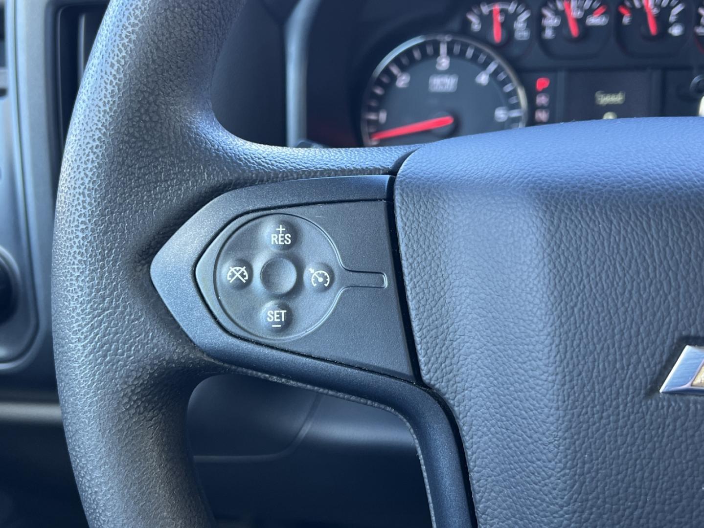 2018 WHITE /Gray Cloth Chevrolet Silverado 2500HD Work Truck Crew Cab 2WD (1GC1CUEG9JF) with an 6.0L V8 engine, Automatic transmission, located at 2990 Old Orchard Rd., Jackson, MO, 63755, 37.354214, -89.612106 - 2018 Chevrolet Silverado 2500HD 1-Owner 268xxx miles Rear Wheel Drive 6.0L V8 Automatic Cruise Power Windows/Locks/Mirrors We have financing available and we accept trades! Fill out a credit application on our website or come by today! If you have any questions, give us a call at (573) 204- - Photo#18