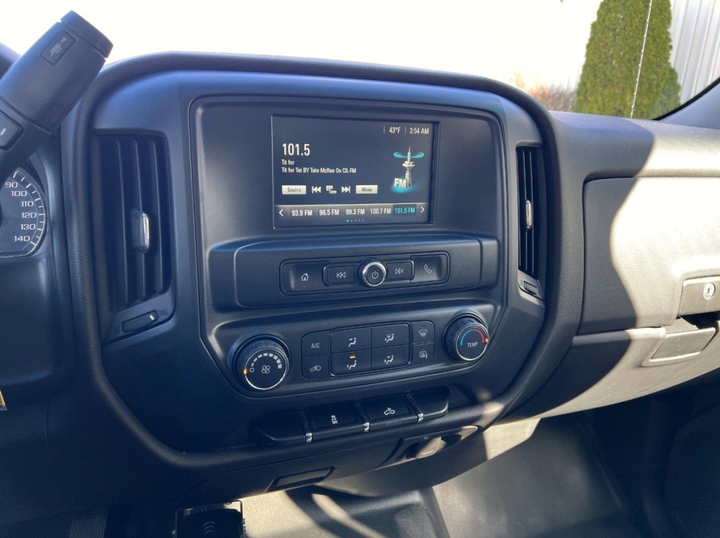 2018 WHITE /Gray Cloth Chevrolet Silverado 2500HD Work Truck Crew Cab 2WD (1GC1CUEG9JF) with an 6.0L V8 engine, Automatic transmission, located at 2990 Old Orchard Rd., Jackson, MO, 63755, 37.354214, -89.612106 - 2018 Chevrolet Silverado 2500HD 1-Owner 268xxx miles Rear Wheel Drive 6.0L V8 Automatic Cruise Power Windows/Locks/Mirrors We have financing available and we accept trades! Fill out a credit application on our website or come by today! If you have any questions, give us a call at (573) 204- - Photo#20