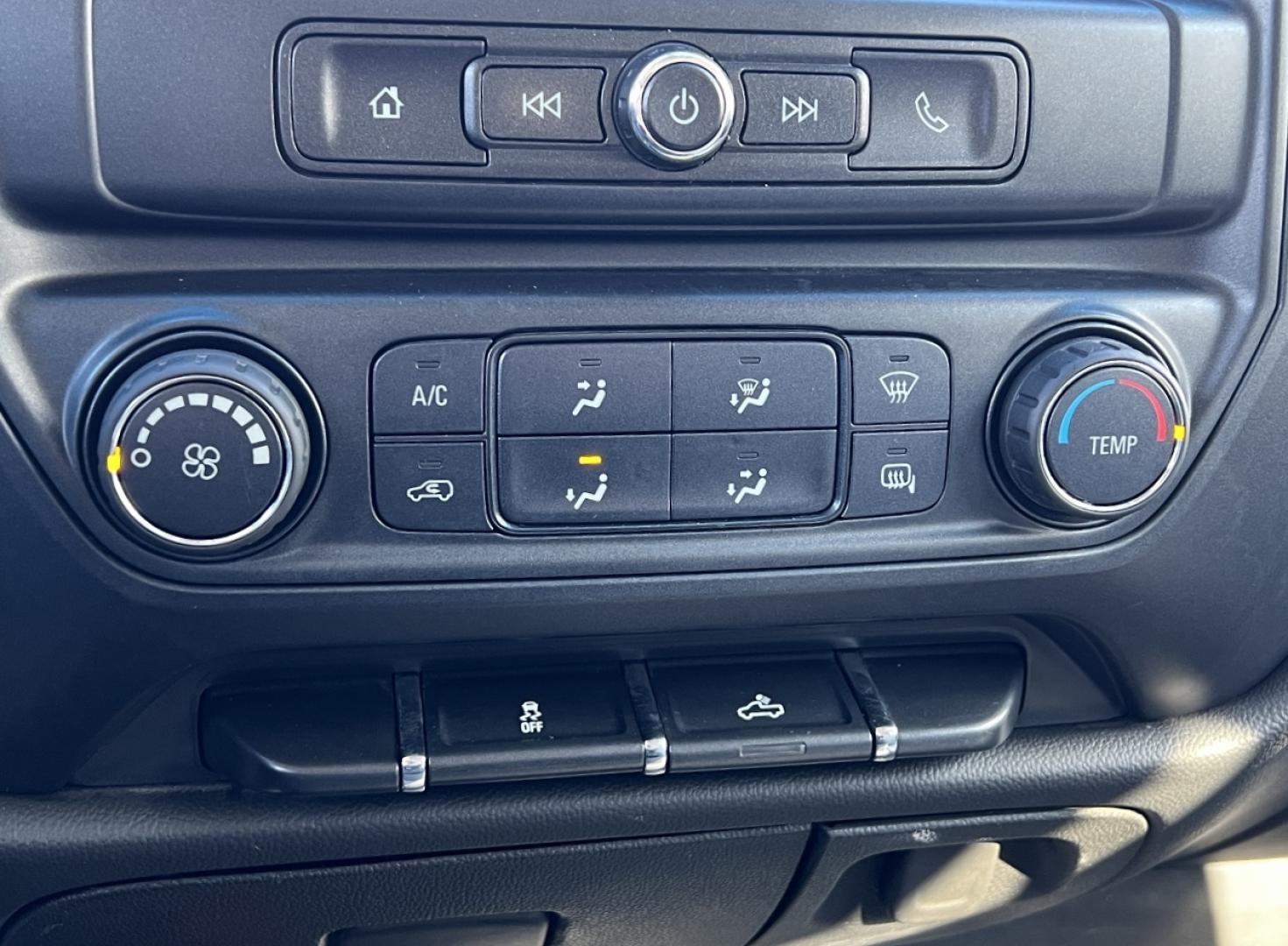 2018 WHITE /Gray Cloth Chevrolet Silverado 2500HD Work Truck Crew Cab 2WD (1GC1CUEG9JF) with an 6.0L V8 engine, Automatic transmission, located at 2990 Old Orchard Rd., Jackson, MO, 63755, 37.354214, -89.612106 - 2018 Chevrolet Silverado 2500HD 1-Owner 268xxx miles Rear Wheel Drive 6.0L V8 Automatic Cruise Power Windows/Locks/Mirrors We have financing available and we accept trades! Fill out a credit application on our website or come by today! If you have any questions, give us a call at (573) 204- - Photo#22