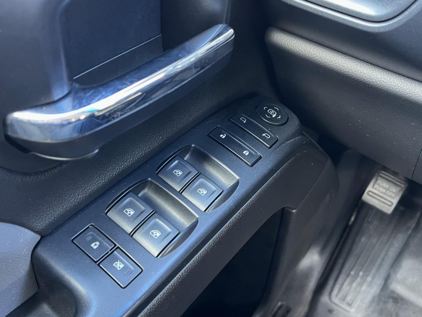 2018 WHITE /Gray Cloth Chevrolet Silverado 2500HD Work Truck Crew Cab 2WD (1GC1CUEG9JF) with an 6.0L V8 engine, Automatic transmission, located at 2990 Old Orchard Rd., Jackson, MO, 63755, 37.354214, -89.612106 - 2018 Chevrolet Silverado 2500HD 1-Owner 268xxx miles Rear Wheel Drive 6.0L V8 Automatic Cruise Power Windows/Locks/Mirrors We have financing available and we accept trades! Fill out a credit application on our website or come by today! If you have any questions, give us a call at (573) 204- - Photo#23