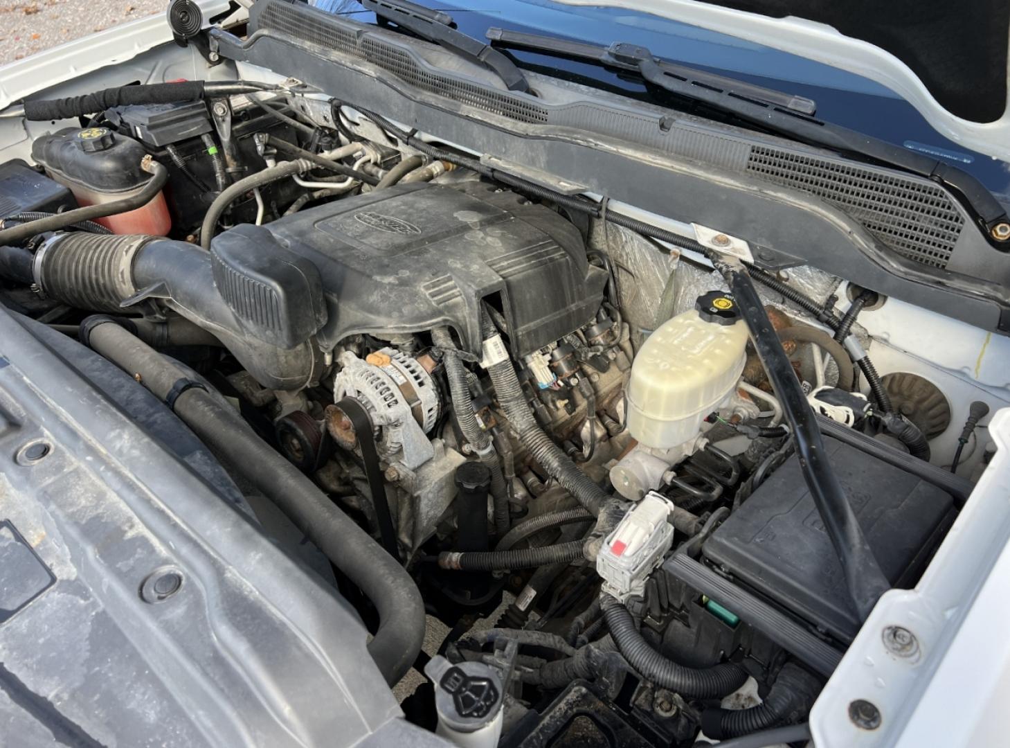 2018 WHITE /Gray Cloth Chevrolet Silverado 2500HD Work Truck Crew Cab 2WD (1GC1CUEG9JF) with an 6.0L V8 engine, Automatic transmission, located at 2990 Old Orchard Rd., Jackson, MO, 63755, 37.354214, -89.612106 - 2018 Chevrolet Silverado 2500HD 1-Owner 268xxx miles Rear Wheel Drive 6.0L V8 Automatic Cruise Power Windows/Locks/Mirrors We have financing available and we accept trades! Fill out a credit application on our website or come by today! If you have any questions, give us a call at (573) 204- - Photo#31