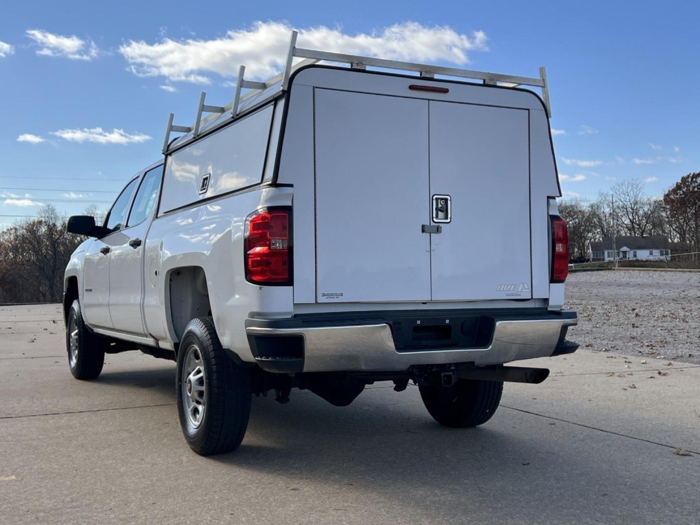2018 WHITE /Gray Cloth Chevrolet Silverado 2500HD Work Truck Crew Cab 2WD (1GC1CUEG9JF) with an 6.0L V8 engine, Automatic transmission, located at 2990 Old Orchard Rd., Jackson, MO, 63755, 37.354214, -89.612106 - 2018 Chevrolet Silverado 2500HD 1-Owner 268xxx miles Rear Wheel Drive 6.0L V8 Automatic Cruise Power Windows/Locks/Mirrors We have financing available and we accept trades! Fill out a credit application on our website or come by today! If you have any questions, give us a call at (573) 204- - Photo#6