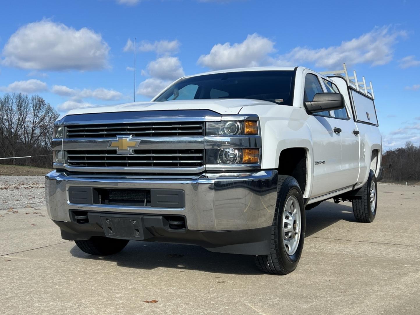 2018 WHITE /Gray Cloth Chevrolet Silverado 2500HD Work Truck Crew Cab 2WD (1GC1CUEG9JF) with an 6.0L V8 engine, Automatic transmission, located at 2990 Old Orchard Rd., Jackson, MO, 63755, 37.354214, -89.612106 - 2018 Chevrolet Silverado 2500HD 1-Owner 268xxx miles Rear Wheel Drive 6.0L V8 Automatic Cruise Power Windows/Locks/Mirrors We have financing available and we accept trades! Fill out a credit application on our website or come by today! If you have any questions, give us a call at (573) 204- - Photo#2