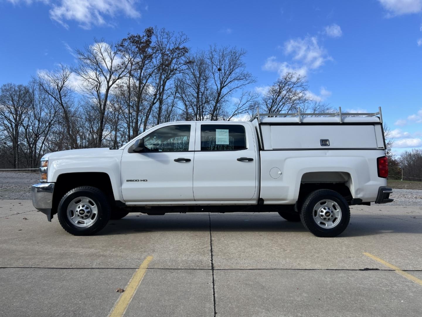 2018 WHITE /Gray Cloth Chevrolet Silverado 2500HD Work Truck Crew Cab 2WD (1GC1CUEG9JF) with an 6.0L V8 engine, Automatic transmission, located at 2990 Old Orchard Rd., Jackson, MO, 63755, 37.354214, -89.612106 - 2018 Chevrolet Silverado 2500HD 1-Owner 268xxx miles Rear Wheel Drive 6.0L V8 Automatic Cruise Power Windows/Locks/Mirrors We have financing available and we accept trades! Fill out a credit application on our website or come by today! If you have any questions, give us a call at (573) 204- - Photo#3