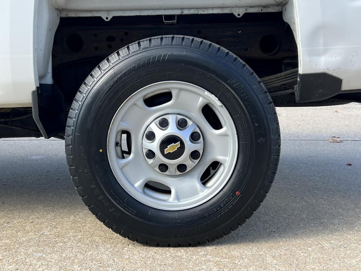 2018 WHITE /Gray Cloth Chevrolet Silverado 2500HD Work Truck Crew Cab 2WD (1GC1CUEG9JF) with an 6.0L V8 engine, Automatic transmission, located at 2990 Old Orchard Rd., Jackson, MO, 63755, 37.354214, -89.612106 - 2018 Chevrolet Silverado 2500HD 1-Owner 268xxx miles Rear Wheel Drive 6.0L V8 Automatic Cruise Power Windows/Locks/Mirrors We have financing available and we accept trades! Fill out a credit application on our website or come by today! If you have any questions, give us a call at (573) 204- - Photo#34