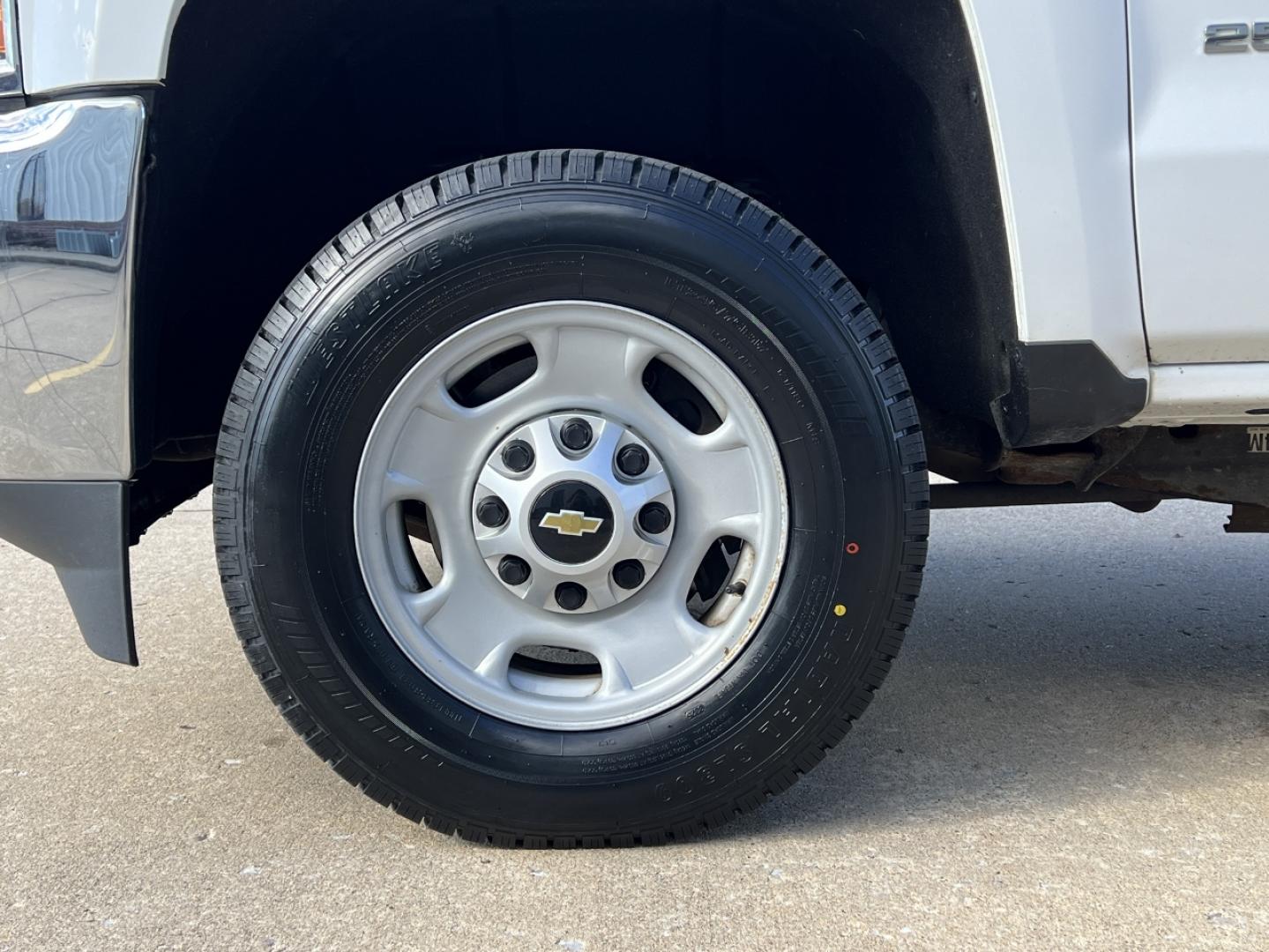 2018 WHITE /Gray Cloth Chevrolet Silverado 2500HD Work Truck Crew Cab 2WD (1GC1CUEG9JF) with an 6.0L V8 engine, Automatic transmission, located at 2990 Old Orchard Rd., Jackson, MO, 63755, 37.354214, -89.612106 - 2018 Chevrolet Silverado 2500HD 1-Owner 268xxx miles Rear Wheel Drive 6.0L V8 Automatic Cruise Power Windows/Locks/Mirrors We have financing available and we accept trades! Fill out a credit application on our website or come by today! If you have any questions, give us a call at (573) 204- - Photo#33
