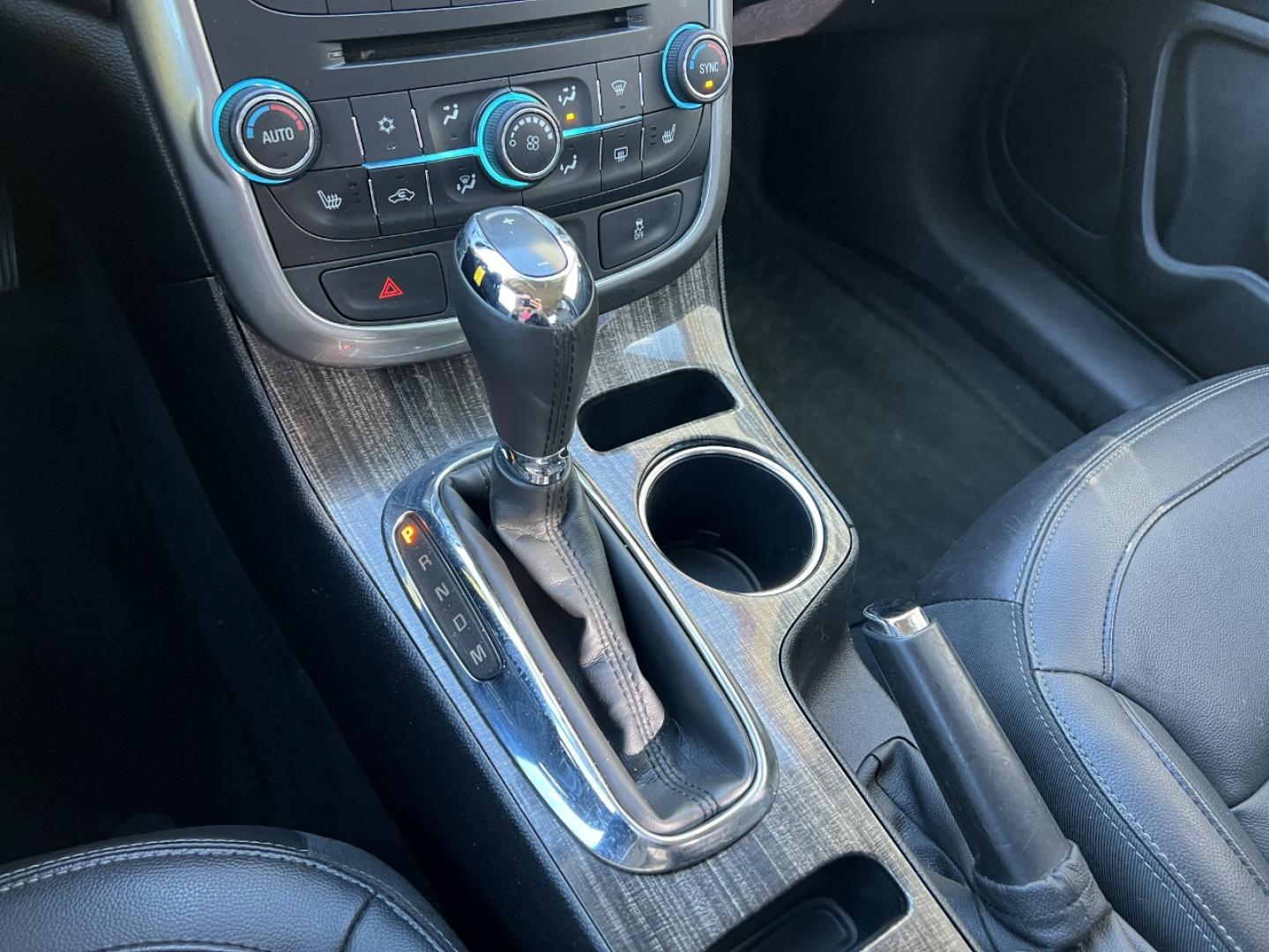 2016 SILVER /Black Leather Chevrolet Malibu Limited LTZ (1G11E5SA7GF) with an 2.5L 4 Cyl. engine, Automatic transmission, located at 2990 Old Orchard Rd., Jackson, MO, 63755, 37.354214, -89.612106 - 2016 Chevrolet Malibu Limited LTZ 114xxx miles Front Wheel Drive 2.5L 4 Cyl. Automatic Leather Power/Heated Seats Bluetooth Remote Start Cruise Power Windows/Locks/Mirrors We have financing available and we accept trades! Fill out a credit application on our website or come by today! If - Photo#22