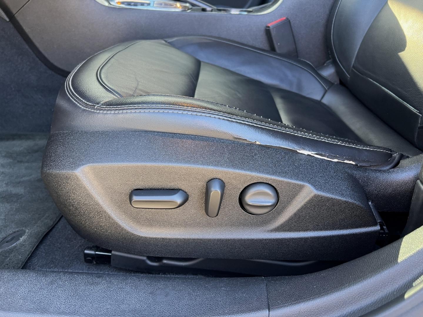 2016 SILVER /Black Leather Chevrolet Malibu Limited LTZ (1G11E5SA7GF) with an 2.5L 4 Cyl. engine, Automatic transmission, located at 2990 Old Orchard Rd., Jackson, MO, 63755, 37.354214, -89.612106 - 2016 Chevrolet Malibu Limited LTZ 114xxx miles Front Wheel Drive 2.5L 4 Cyl. Automatic Leather Power/Heated Seats Bluetooth Remote Start Cruise Power Windows/Locks/Mirrors We have financing available and we accept trades! Fill out a credit application on our website or come by today! If - Photo#3