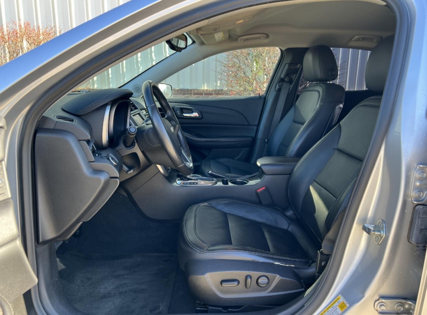 2016 SILVER /Black Leather Chevrolet Malibu Limited LTZ (1G11E5SA7GF) with an 2.5L 4 Cyl. engine, Automatic transmission, located at 2990 Old Orchard Rd., Jackson, MO, 63755, 37.354214, -89.612106 - 2016 Chevrolet Malibu Limited LTZ 114xxx miles Front Wheel Drive 2.5L 4 Cyl. Automatic Leather Power/Heated Seats Bluetooth Remote Start Cruise Power Windows/Locks/Mirrors We have financing available and we accept trades! Fill out a credit application on our website or come by today! If - Photo#13