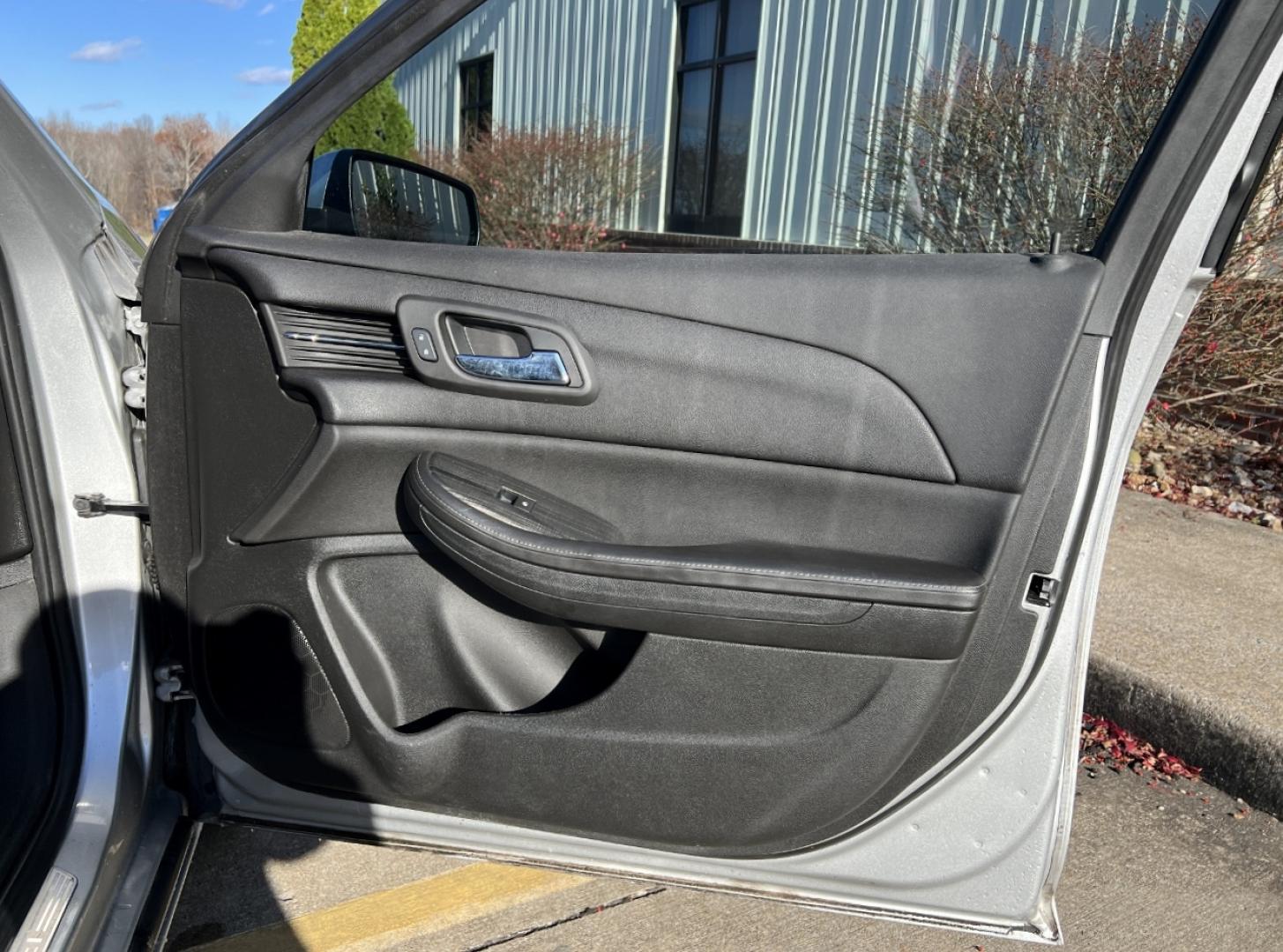 2016 SILVER /Black Leather Chevrolet Malibu Limited LTZ (1G11E5SA7GF) with an 2.5L 4 Cyl. engine, Automatic transmission, located at 2990 Old Orchard Rd., Jackson, MO, 63755, 37.354214, -89.612106 - 2016 Chevrolet Malibu Limited LTZ 114xxx miles Front Wheel Drive 2.5L 4 Cyl. Automatic Leather Power/Heated Seats Bluetooth Remote Start Cruise Power Windows/Locks/Mirrors We have financing available and we accept trades! Fill out a credit application on our website or come by today! If - Photo#14