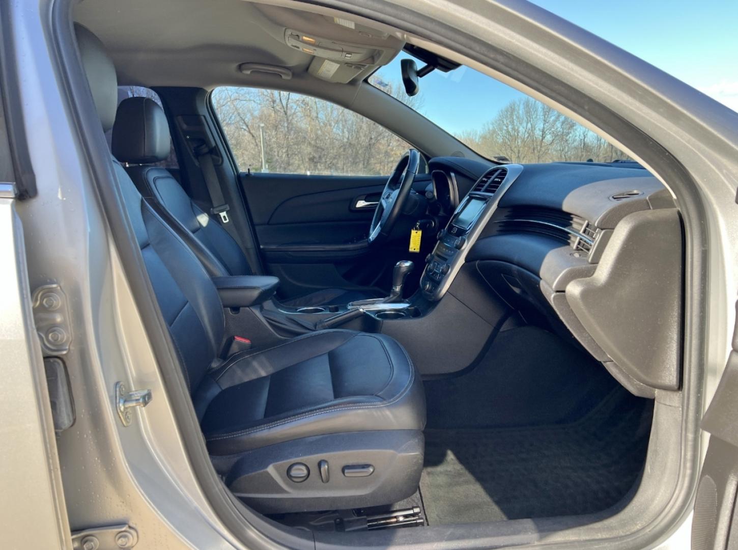 2016 SILVER /Black Leather Chevrolet Malibu Limited LTZ (1G11E5SA7GF) with an 2.5L 4 Cyl. engine, Automatic transmission, located at 2990 Old Orchard Rd., Jackson, MO, 63755, 37.354214, -89.612106 - 2016 Chevrolet Malibu Limited LTZ 114xxx miles Front Wheel Drive 2.5L 4 Cyl. Automatic Leather Power/Heated Seats Bluetooth Remote Start Cruise Power Windows/Locks/Mirrors We have financing available and we accept trades! Fill out a credit application on our website or come by today! If - Photo#15