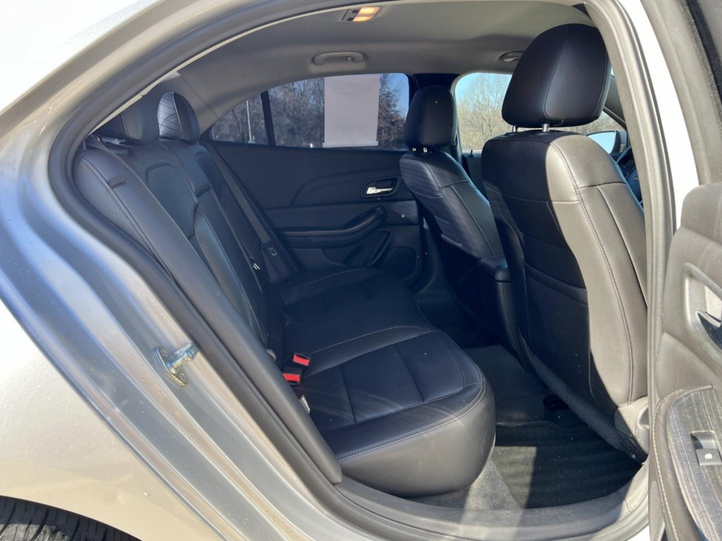 2016 SILVER /Black Leather Chevrolet Malibu Limited LTZ (1G11E5SA7GF) with an 2.5L 4 Cyl. engine, Automatic transmission, located at 2990 Old Orchard Rd., Jackson, MO, 63755, 37.354214, -89.612106 - 2016 Chevrolet Malibu Limited LTZ 114xxx miles Front Wheel Drive 2.5L 4 Cyl. Automatic Leather Power/Heated Seats Bluetooth Remote Start Cruise Power Windows/Locks/Mirrors We have financing available and we accept trades! Fill out a credit application on our website or come by today! If - Photo#17