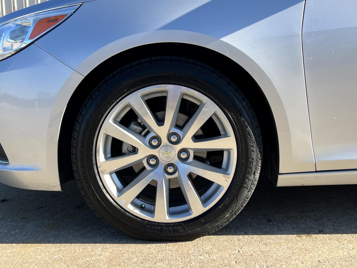 2016 SILVER /Black Leather Chevrolet Malibu Limited LTZ (1G11E5SA7GF) with an 2.5L 4 Cyl. engine, Automatic transmission, located at 2990 Old Orchard Rd., Jackson, MO, 63755, 37.354214, -89.612106 - 2016 Chevrolet Malibu Limited LTZ 114xxx miles Front Wheel Drive 2.5L 4 Cyl. Automatic Leather Power/Heated Seats Bluetooth Remote Start Cruise Power Windows/Locks/Mirrors We have financing available and we accept trades! Fill out a credit application on our website or come by today! If - Photo#32