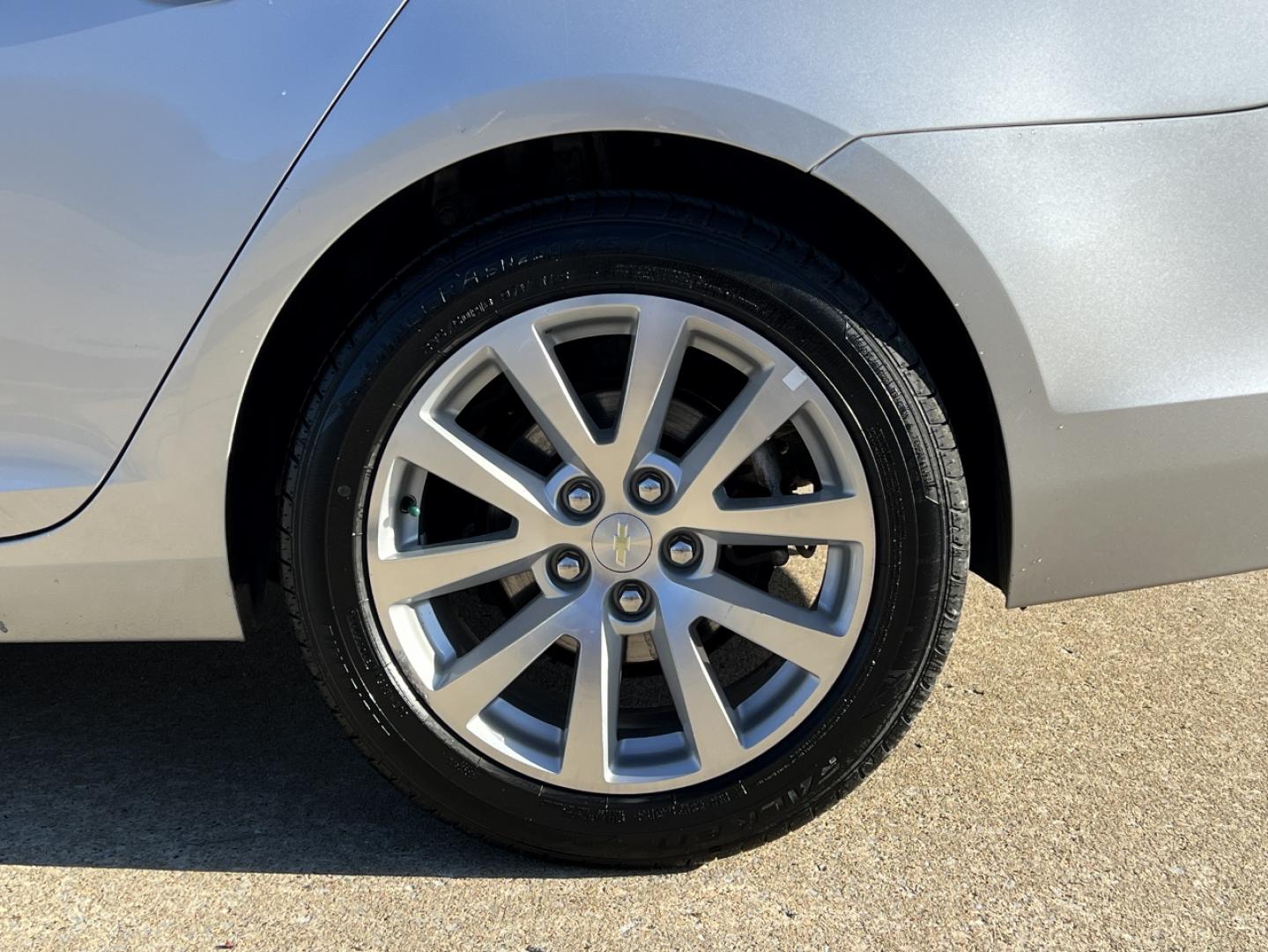 2016 SILVER /Black Leather Chevrolet Malibu Limited LTZ (1G11E5SA7GF) with an 2.5L 4 Cyl. engine, Automatic transmission, located at 2990 Old Orchard Rd., Jackson, MO, 63755, 37.354214, -89.612106 - 2016 Chevrolet Malibu Limited LTZ 114xxx miles Front Wheel Drive 2.5L 4 Cyl. Automatic Leather Power/Heated Seats Bluetooth Remote Start Cruise Power Windows/Locks/Mirrors We have financing available and we accept trades! Fill out a credit application on our website or come by today! If - Photo#33