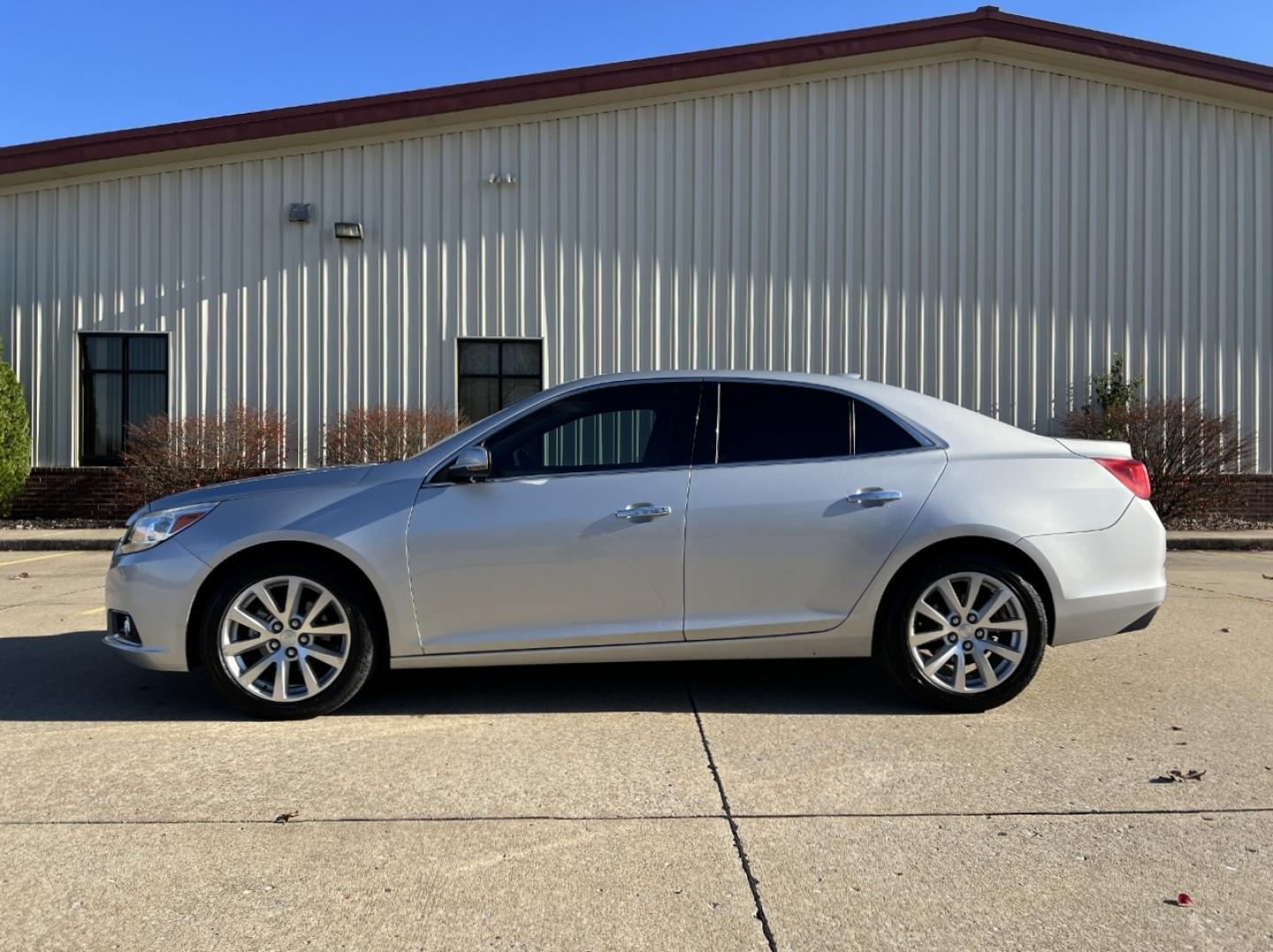 2016 SILVER /Black Leather Chevrolet Malibu Limited LTZ (1G11E5SA7GF) with an 2.5L 4 Cyl. engine, Automatic transmission, located at 2990 Old Orchard Rd., Jackson, MO, 63755, 37.354214, -89.612106 - 2016 Chevrolet Malibu Limited LTZ 114xxx miles Front Wheel Drive 2.5L 4 Cyl. Automatic Leather Power/Heated Seats Bluetooth Remote Start Cruise Power Windows/Locks/Mirrors We have financing available and we accept trades! Fill out a credit application on our website or come by today! If - Photo#6