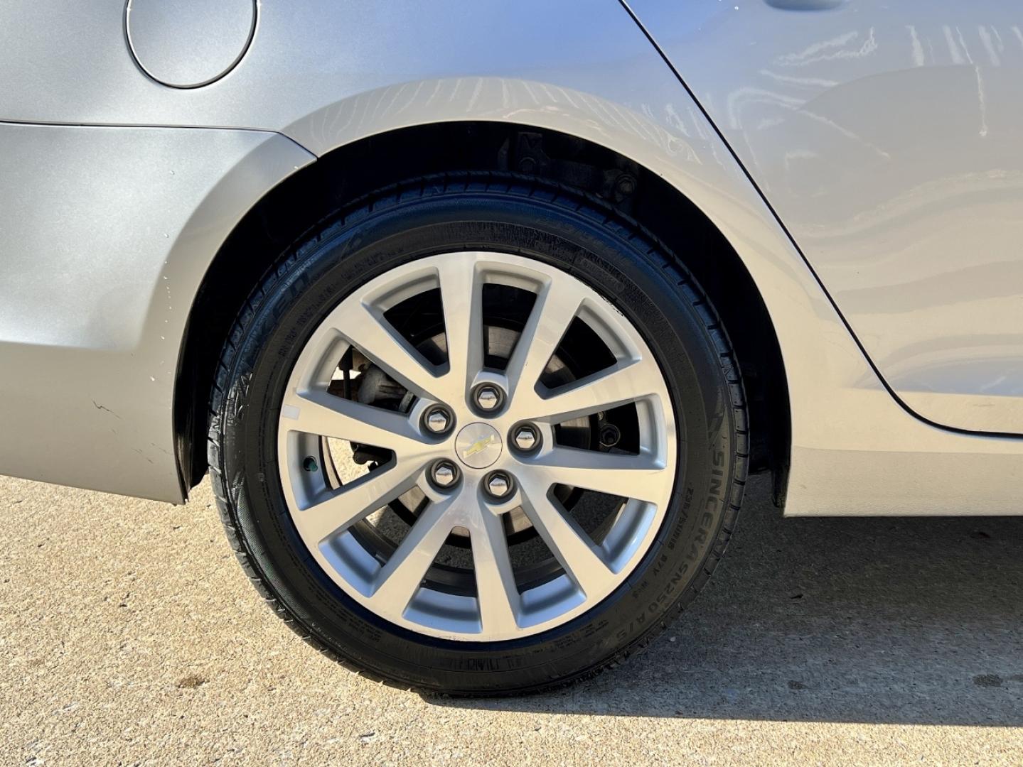 2016 SILVER /Black Leather Chevrolet Malibu Limited LTZ (1G11E5SA7GF) with an 2.5L 4 Cyl. engine, Automatic transmission, located at 2990 Old Orchard Rd., Jackson, MO, 63755, 37.354214, -89.612106 - 2016 Chevrolet Malibu Limited LTZ 114xxx miles Front Wheel Drive 2.5L 4 Cyl. Automatic Leather Power/Heated Seats Bluetooth Remote Start Cruise Power Windows/Locks/Mirrors We have financing available and we accept trades! Fill out a credit application on our website or come by today! If - Photo#34