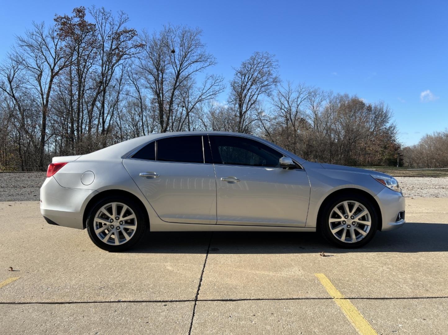 2016 SILVER /Black Leather Chevrolet Malibu Limited LTZ (1G11E5SA7GF) with an 2.5L 4 Cyl. engine, Automatic transmission, located at 2990 Old Orchard Rd., Jackson, MO, 63755, 37.354214, -89.612106 - 2016 Chevrolet Malibu Limited LTZ 114xxx miles Front Wheel Drive 2.5L 4 Cyl. Automatic Leather Power/Heated Seats Bluetooth Remote Start Cruise Power Windows/Locks/Mirrors We have financing available and we accept trades! Fill out a credit application on our website or come by today! If - Photo#7