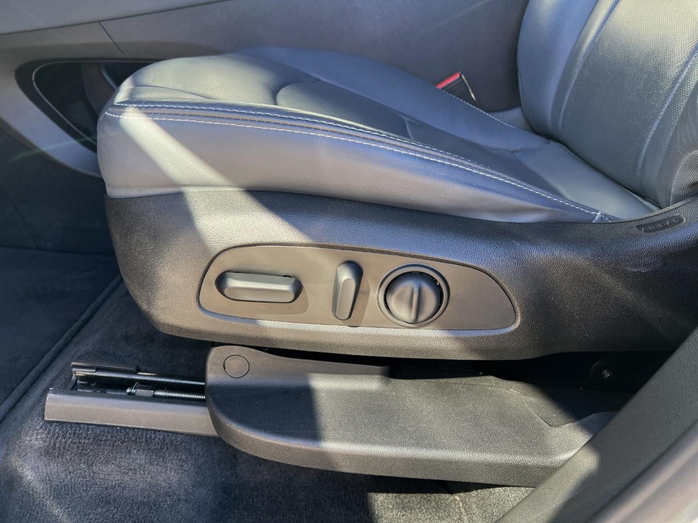 2019 WHITE /Gray Leather Buick Enclave Essence FWD (5GAERBKW8KJ) with an 3.6L V6 engine, Automatic transmission, located at 2990 Old Orchard Rd., Jackson, MO, 63755, 37.354214, -89.612106 - 2019 Buick Enclave Essence 1-Owner Only 59xxx miles Front Wheel Drive 3.6L V6 Automatic Leather 3rd Row Backup Camera Power/Heated Seats Sunroof Bluetooth Remote Start Cruise Power Windows/Locks/Mirrors We have financing available and we accept trades! Fill out a credit application on - Photo#5