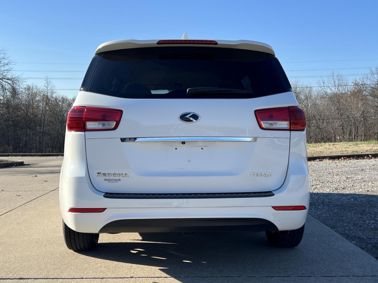 2017 WHITE /Tan Cloth Kia Sedona LX (KNDMB5C19H6) with an 3.3L V6 engine, Automatic transmission, located at 2990 Old Orchard Rd., Jackson, MO, 63755, 37.354214, -89.612106 - 2017 Kia Sedona LX Only 66xxx miles Front Wheel Drive 3.3L V6 Automatic 3rd Row Backup Camera Power Driver Seat Power Sliding Doors Bluetooth Cruise Power Windows/Locks/Mirrors We have financing available and we accept trades! Fill out a credit application on our website or come by today - Photo#9