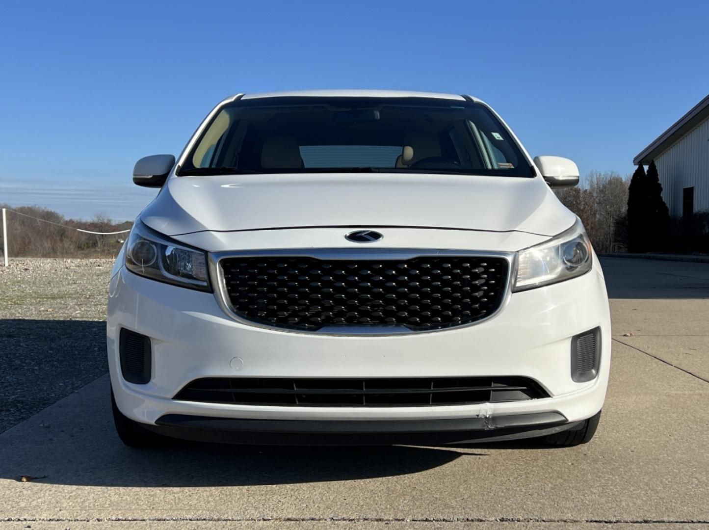 2017 WHITE /Tan Cloth Kia Sedona LX (KNDMB5C19H6) with an 3.3L V6 engine, Automatic transmission, located at 2990 Old Orchard Rd., Jackson, MO, 63755, 37.354214, -89.612106 - 2017 Kia Sedona LX Only 66xxx miles Front Wheel Drive 3.3L V6 Automatic 3rd Row Backup Camera Power Driver Seat Power Sliding Doors Bluetooth Cruise Power Windows/Locks/Mirrors We have financing available and we accept trades! Fill out a credit application on our website or come by today - Photo#10