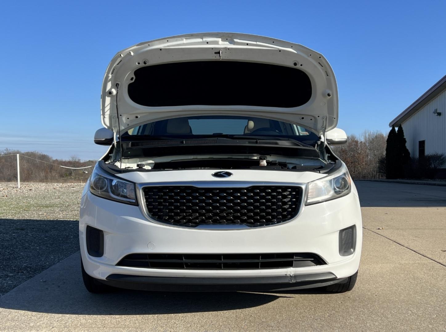 2017 WHITE /Tan Cloth Kia Sedona LX (KNDMB5C19H6) with an 3.3L V6 engine, Automatic transmission, located at 2990 Old Orchard Rd., Jackson, MO, 63755, 37.354214, -89.612106 - 2017 Kia Sedona LX Only 66xxx miles Front Wheel Drive 3.3L V6 Automatic 3rd Row Backup Camera Power Driver Seat Power Sliding Doors Bluetooth Cruise Power Windows/Locks/Mirrors We have financing available and we accept trades! Fill out a credit application on our website or come by today - Photo#32