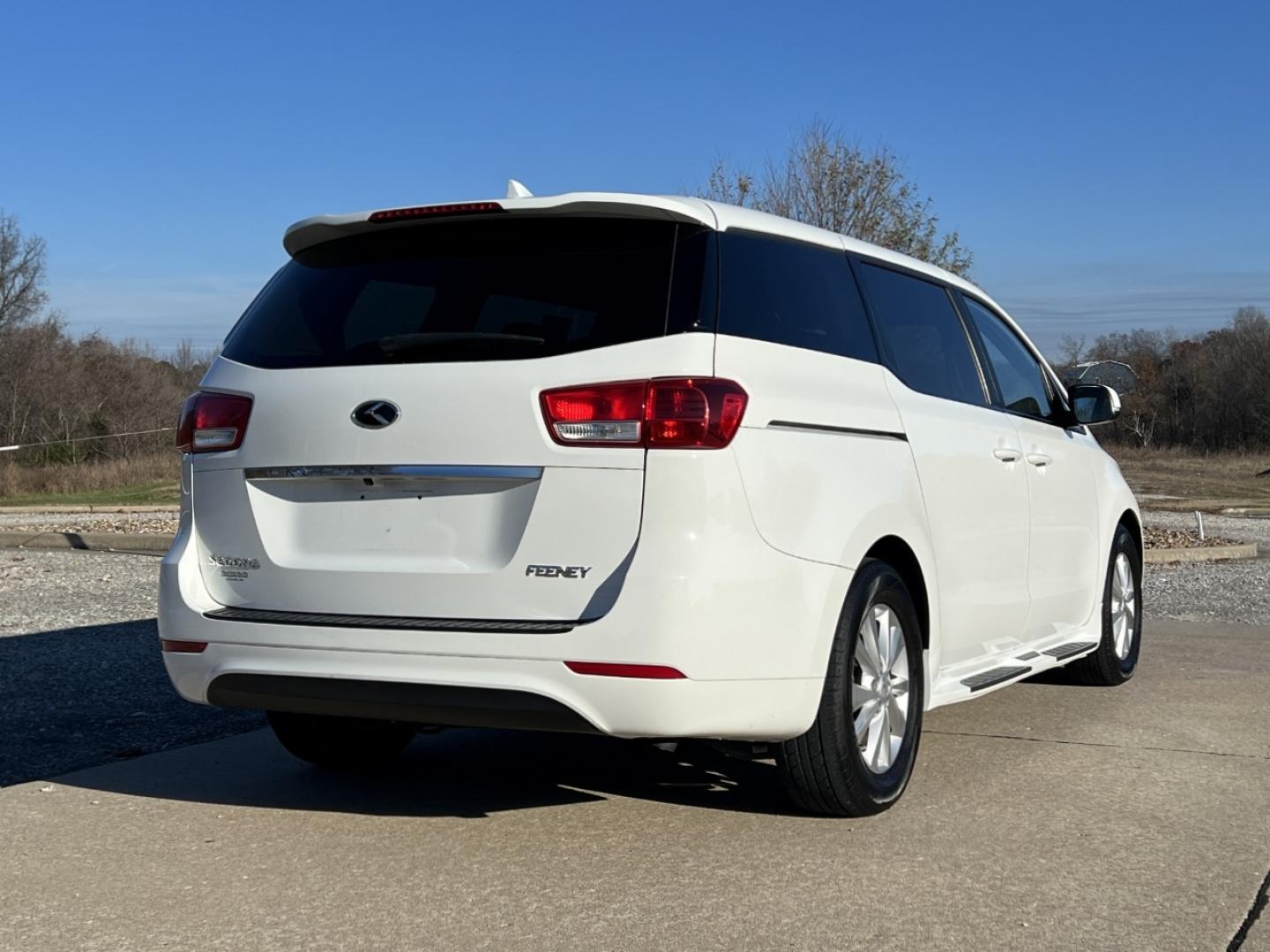 2017 WHITE /Tan Cloth Kia Sedona LX (KNDMB5C19H6) with an 3.3L V6 engine, Automatic transmission, located at 2990 Old Orchard Rd., Jackson, MO, 63755, 37.354214, -89.612106 - 2017 Kia Sedona LX Only 66xxx miles Front Wheel Drive 3.3L V6 Automatic 3rd Row Backup Camera Power Driver Seat Power Sliding Doors Bluetooth Cruise Power Windows/Locks/Mirrors We have financing available and we accept trades! Fill out a credit application on our website or come by today - Photo#7